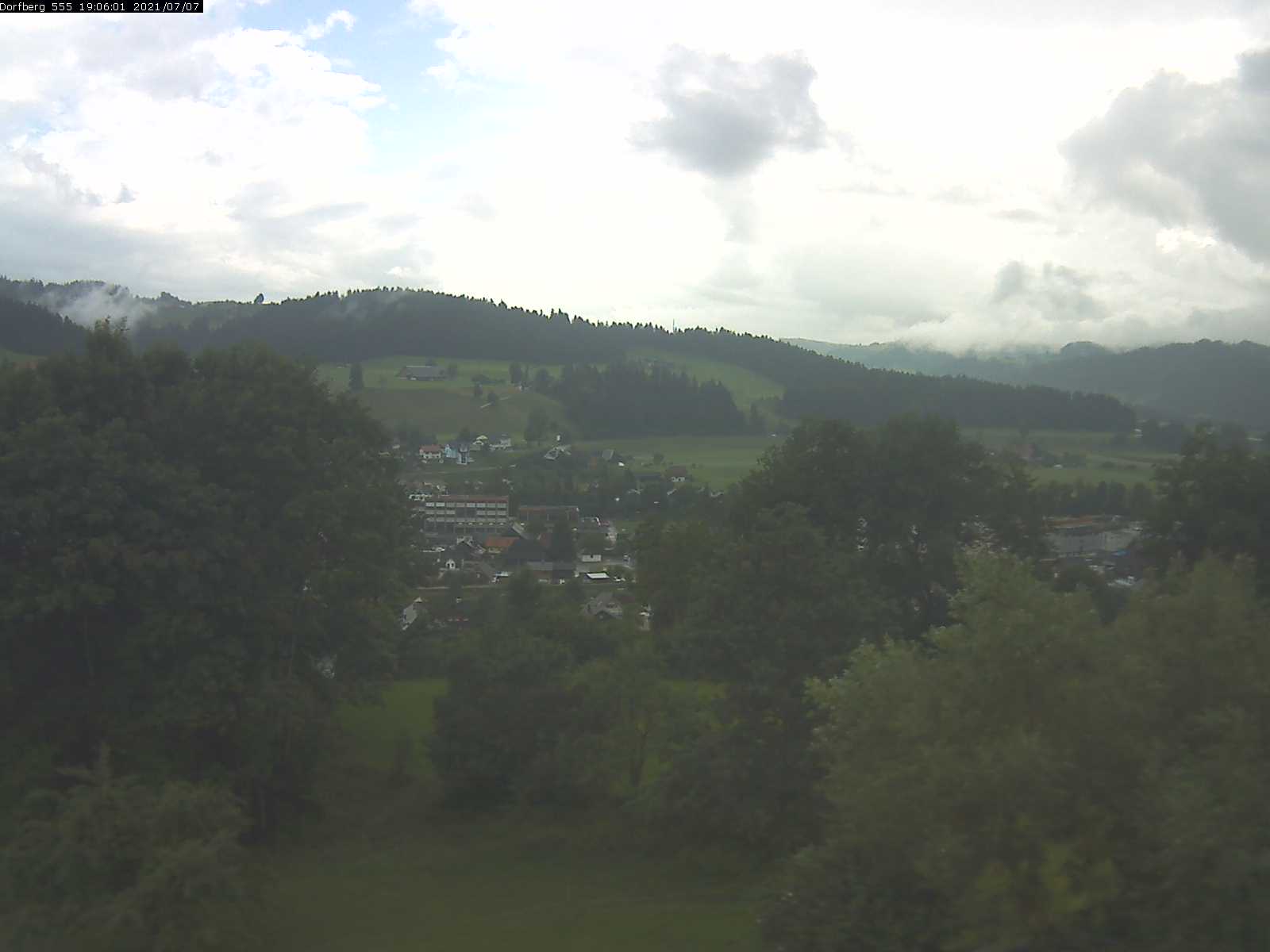 Webcam-Bild: Aussicht vom Dorfberg in Langnau 20210707-190601