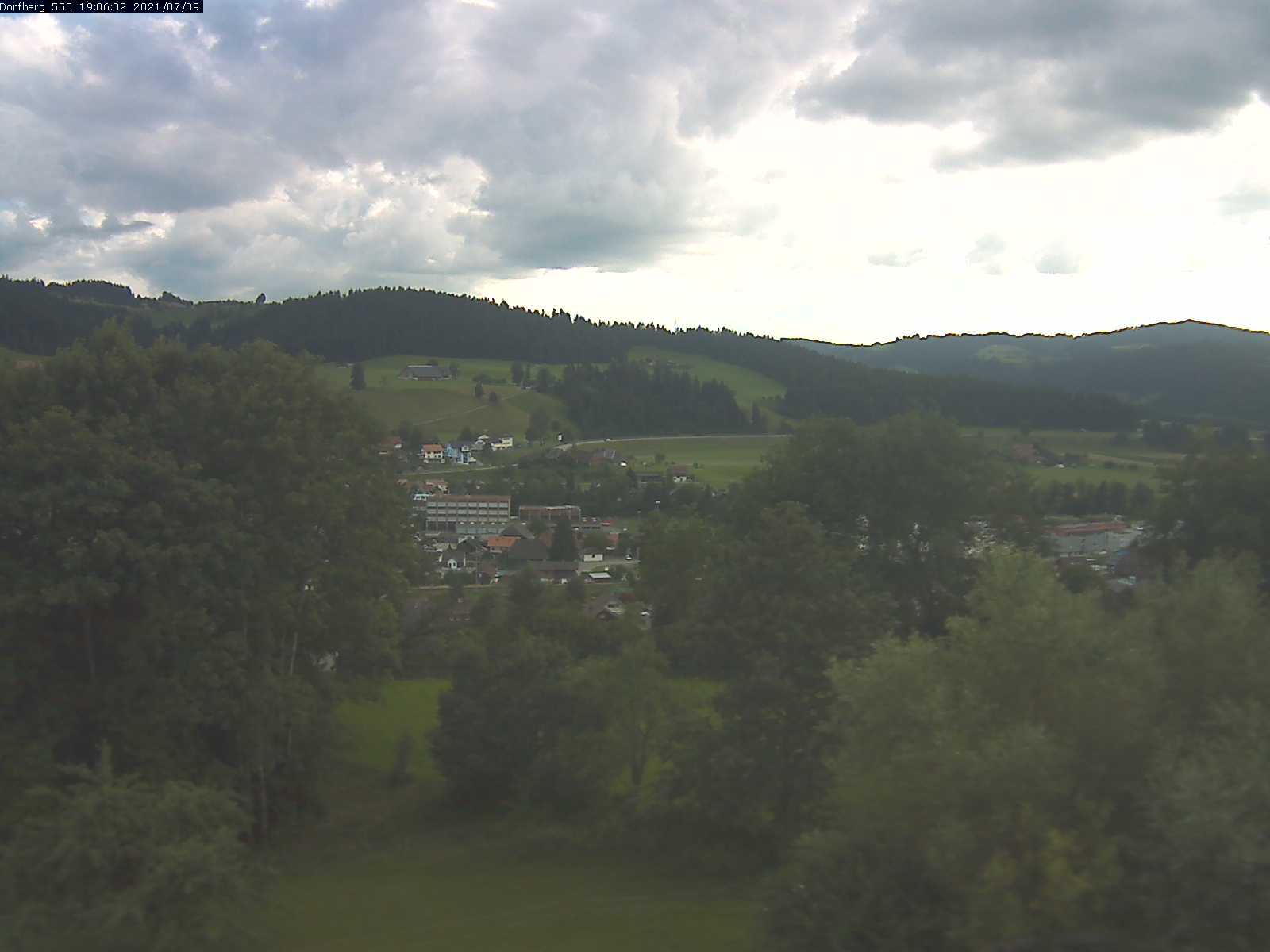 Webcam-Bild: Aussicht vom Dorfberg in Langnau 20210709-190601