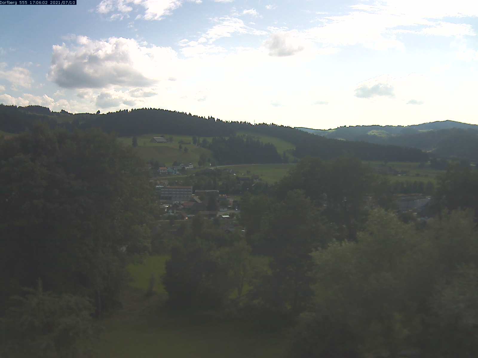 Webcam-Bild: Aussicht vom Dorfberg in Langnau 20210710-170601
