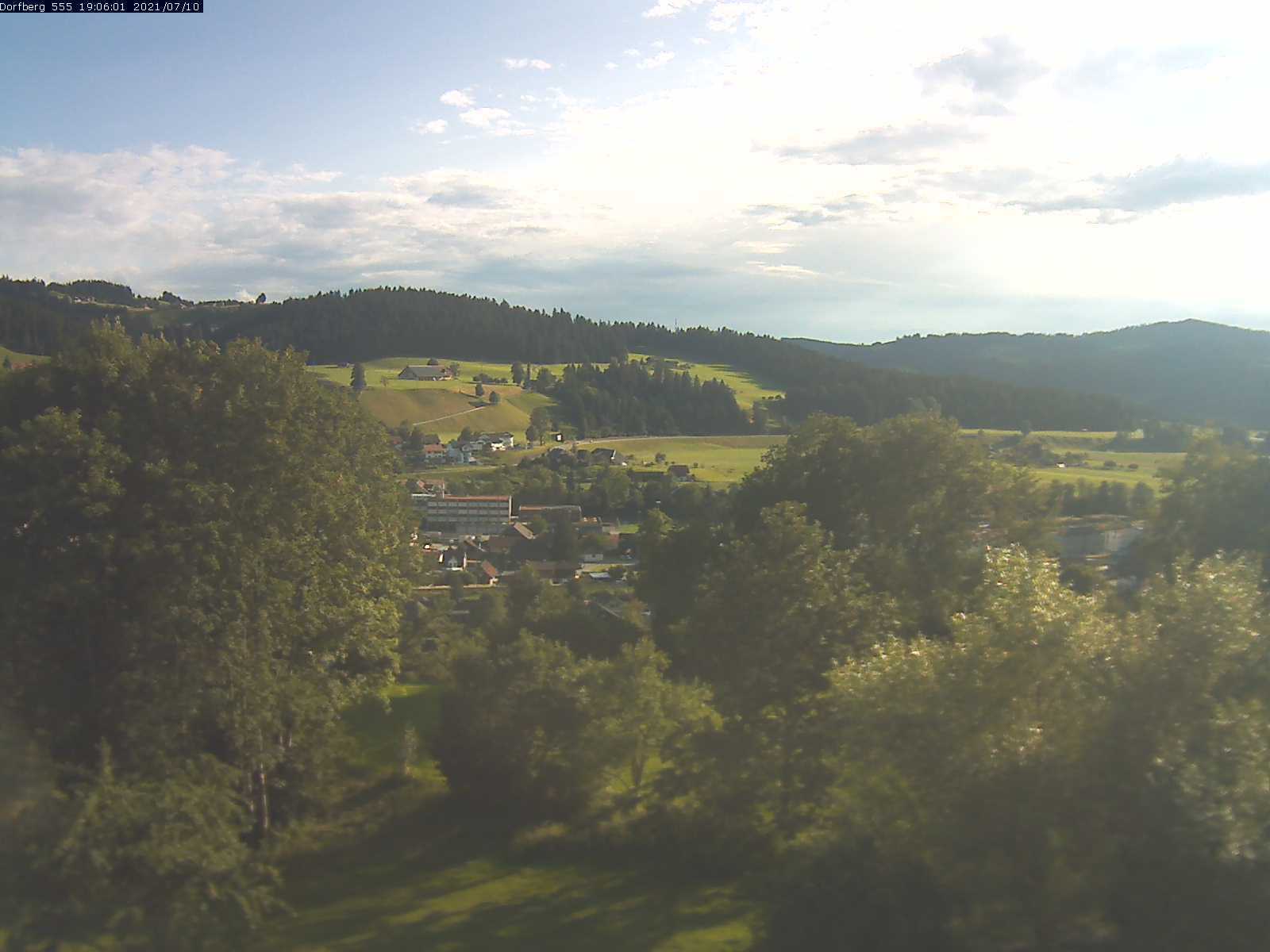 Webcam-Bild: Aussicht vom Dorfberg in Langnau 20210710-190601