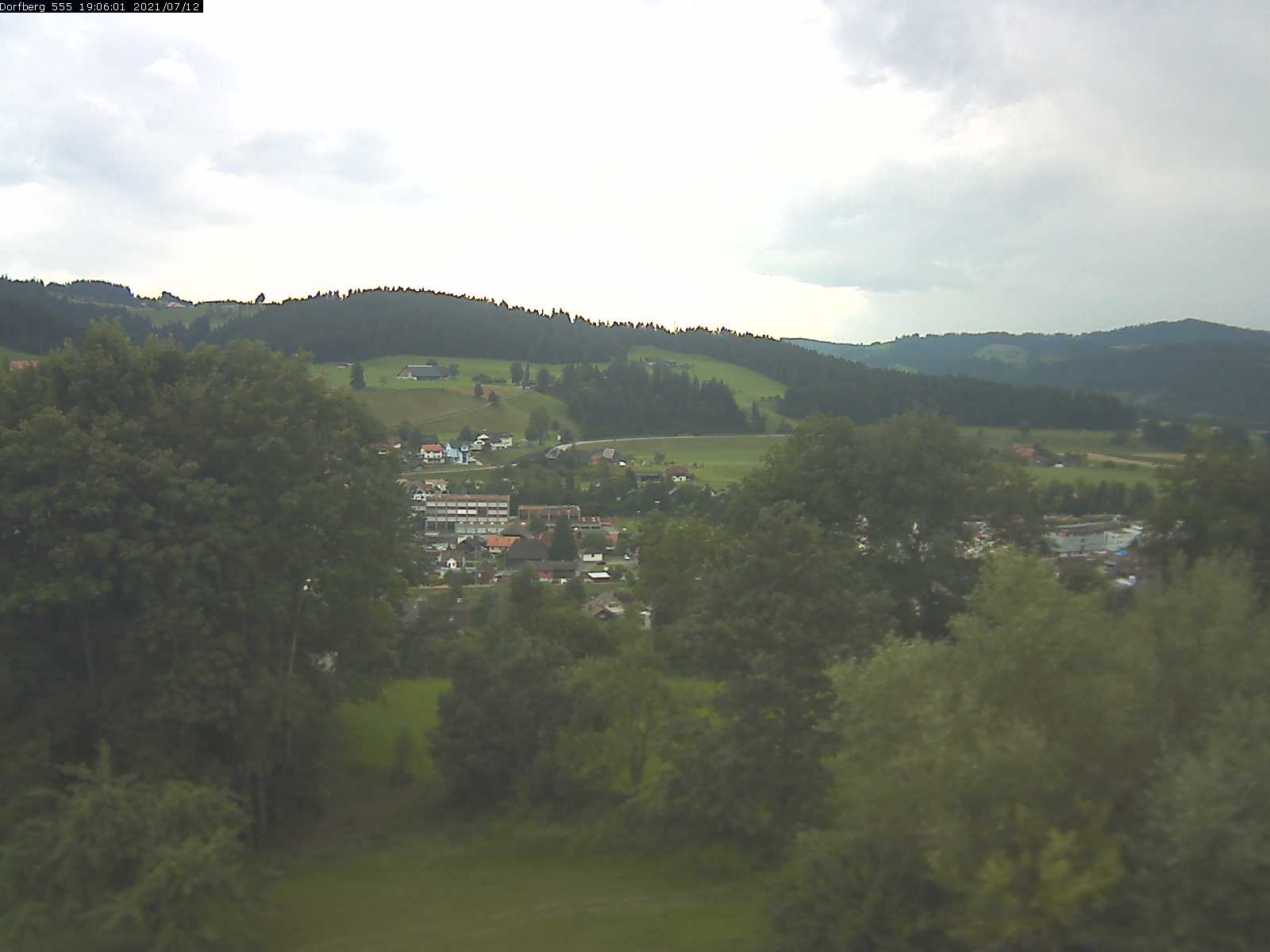 Webcam-Bild: Aussicht vom Dorfberg in Langnau 20210712-190601