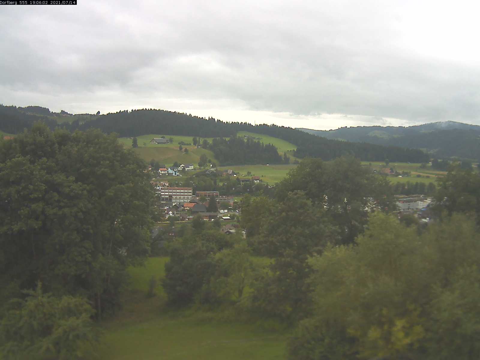 Webcam-Bild: Aussicht vom Dorfberg in Langnau 20210714-190601