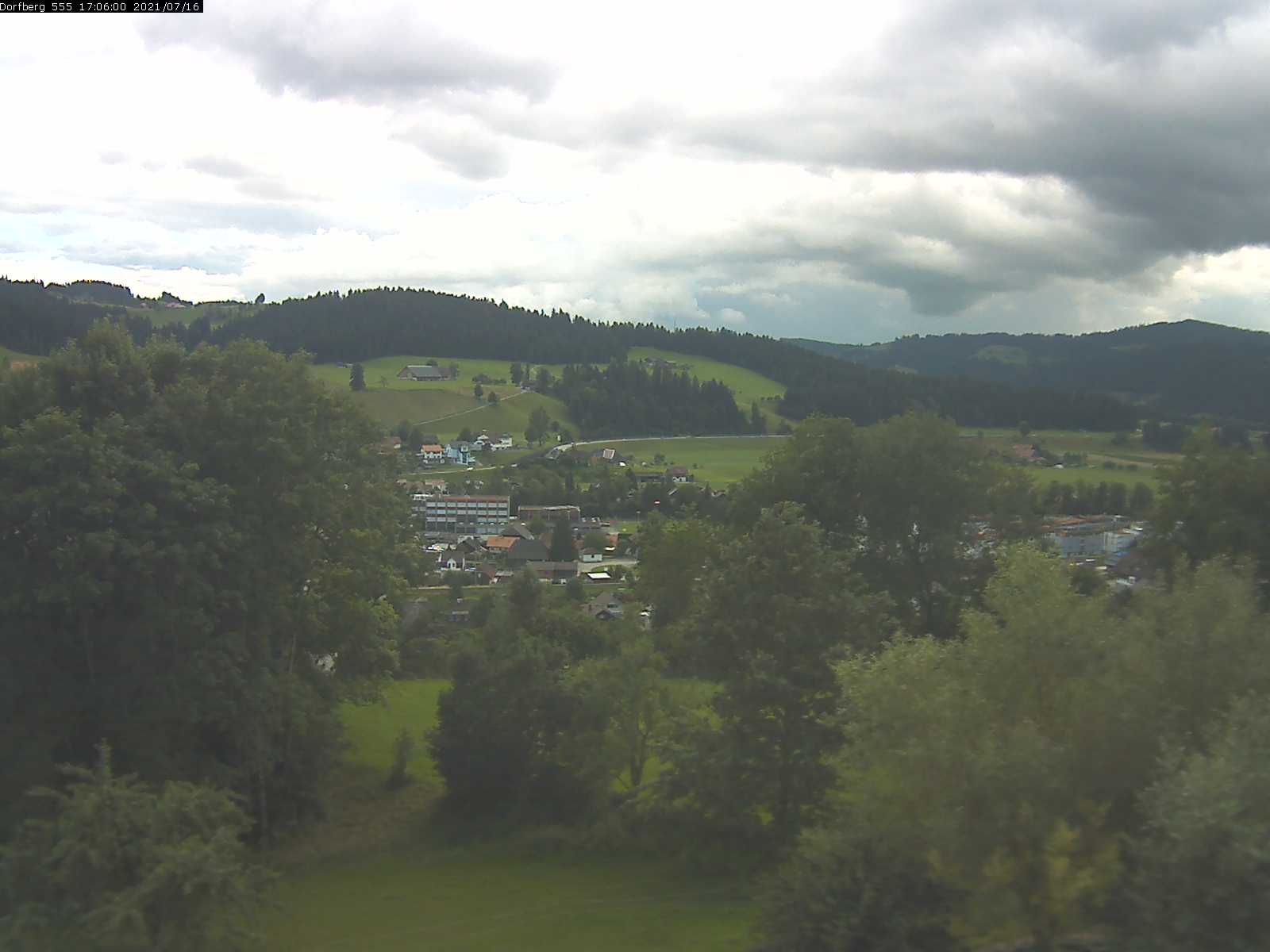 Webcam-Bild: Aussicht vom Dorfberg in Langnau 20210716-170601