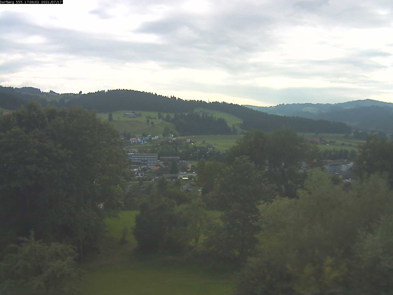 Webcam-Bild: Aussicht vom Dorfberg in Langnau 20210717-170601