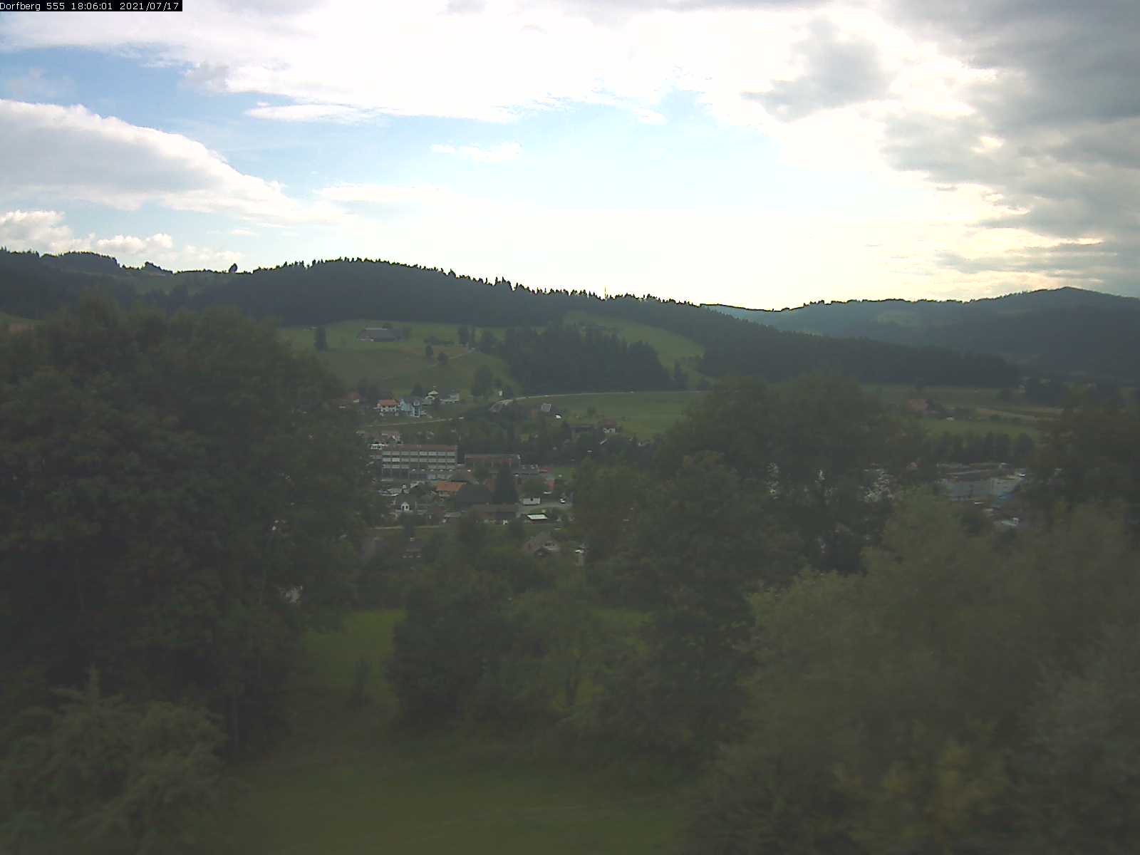 Webcam-Bild: Aussicht vom Dorfberg in Langnau 20210717-180601