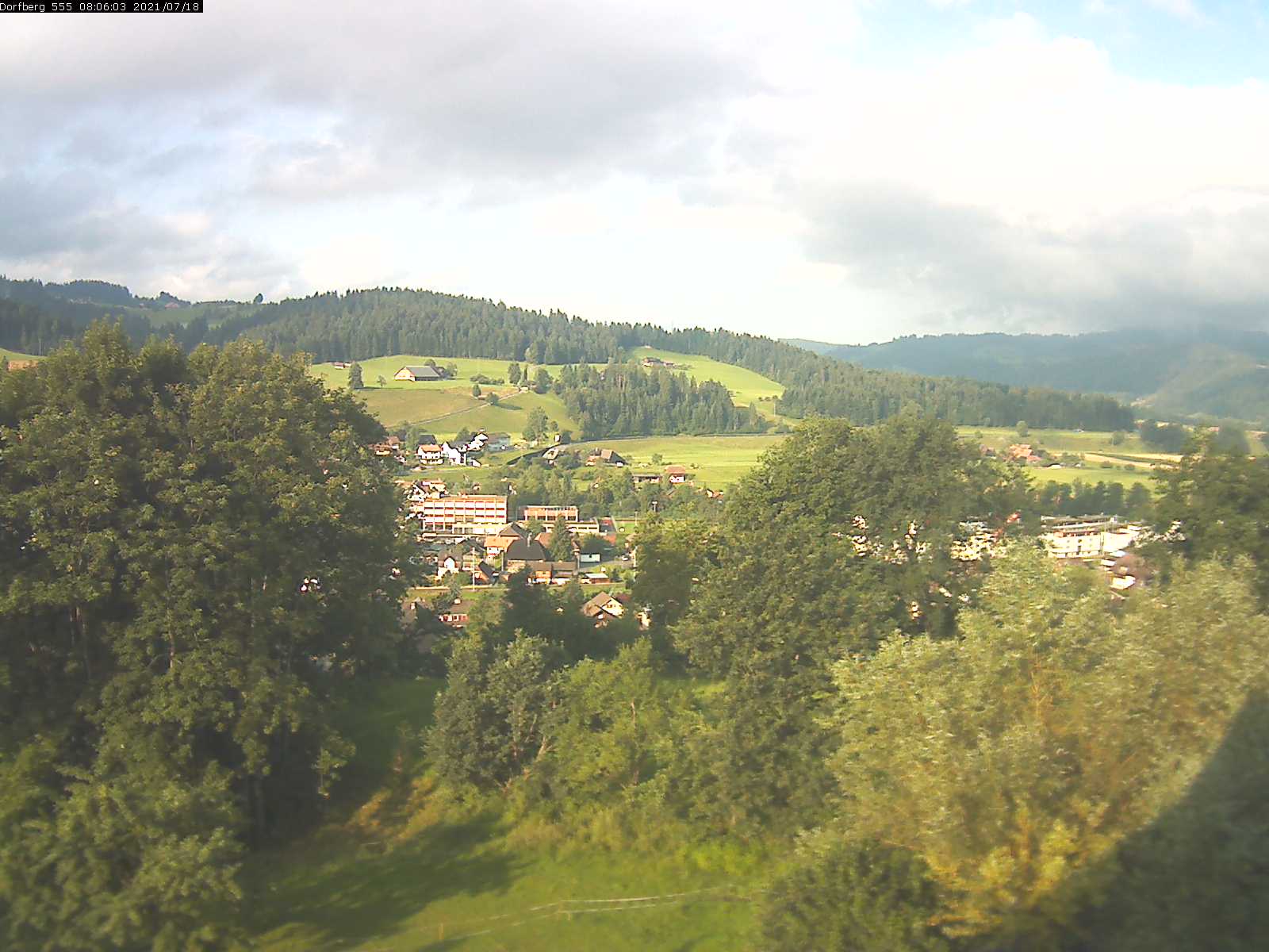 Webcam-Bild: Aussicht vom Dorfberg in Langnau 20210718-080601