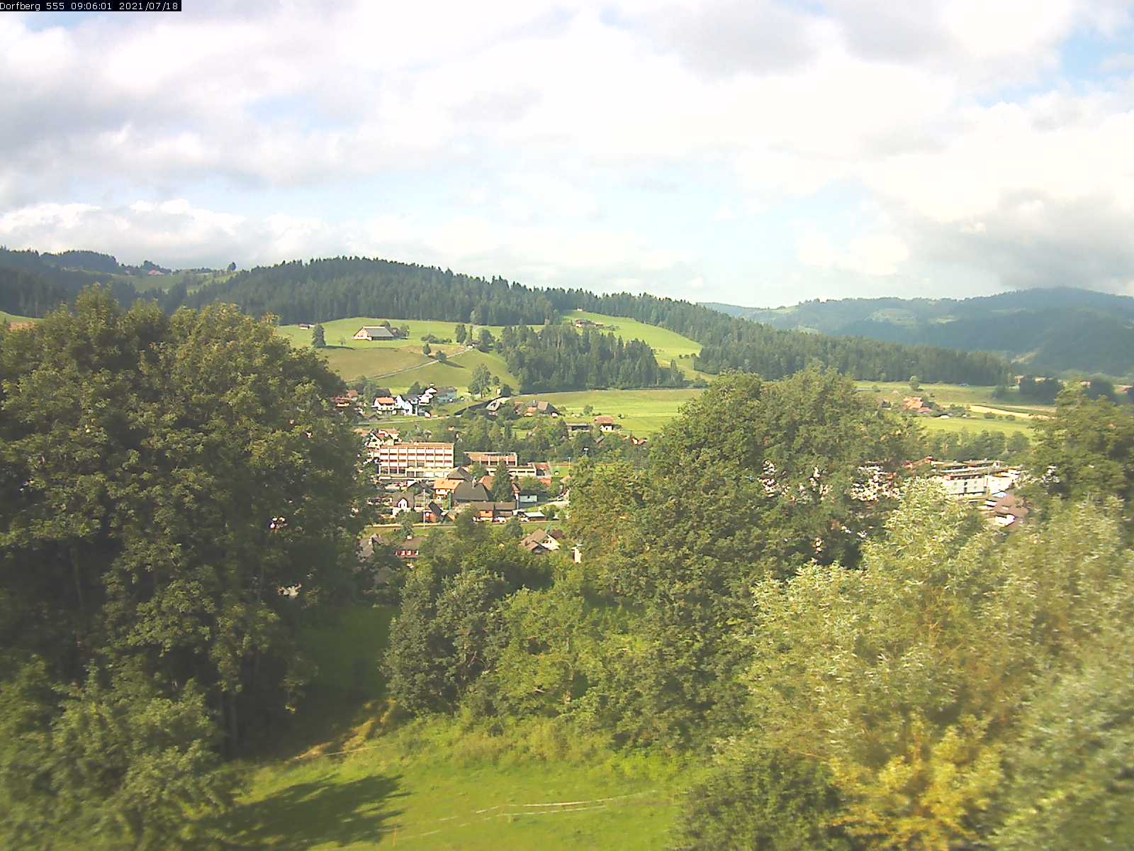 Webcam-Bild: Aussicht vom Dorfberg in Langnau 20210718-090601