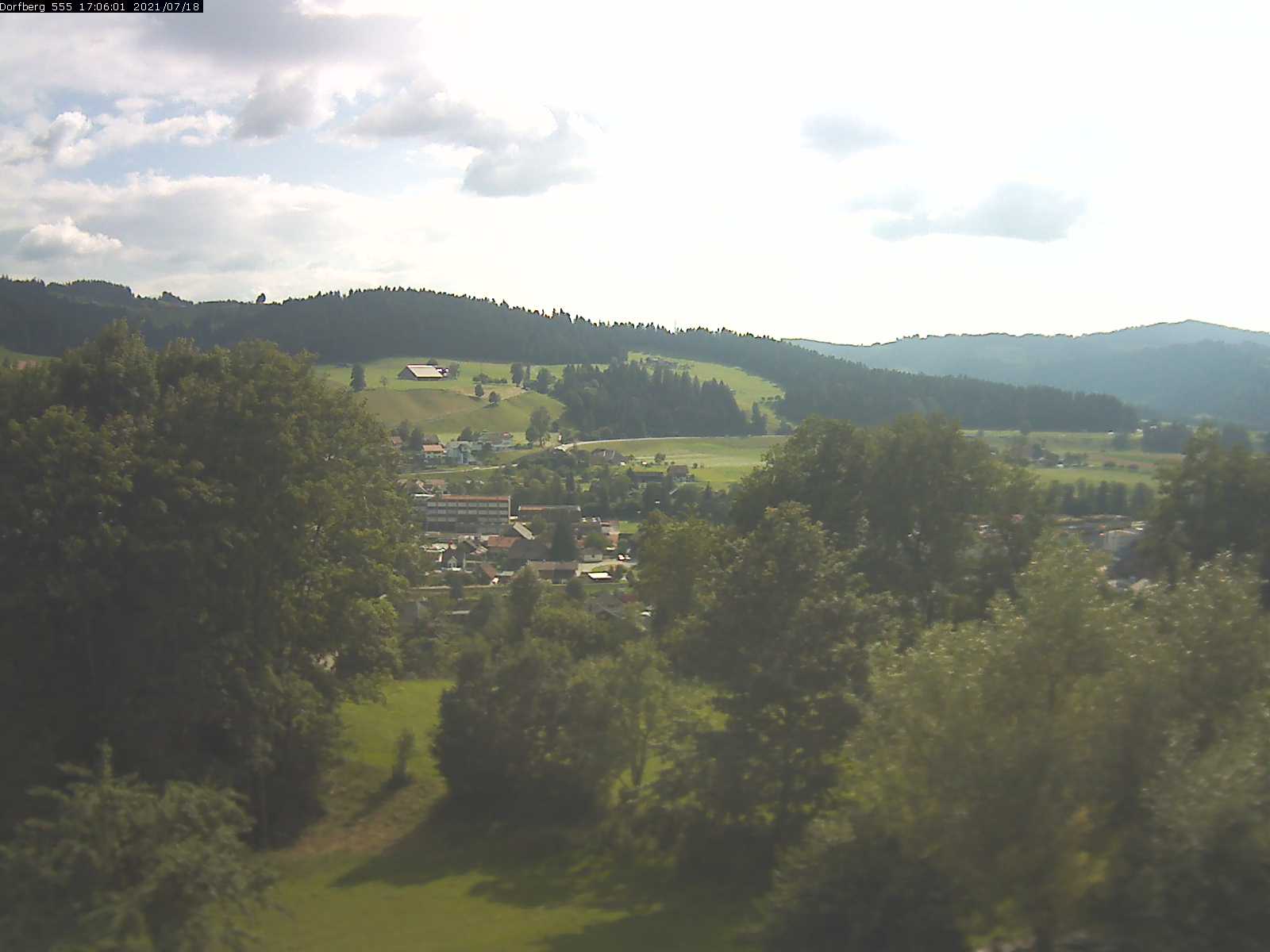 Webcam-Bild: Aussicht vom Dorfberg in Langnau 20210718-170601