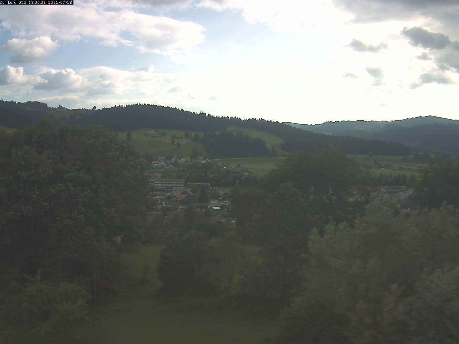 Webcam-Bild: Aussicht vom Dorfberg in Langnau 20210718-180601