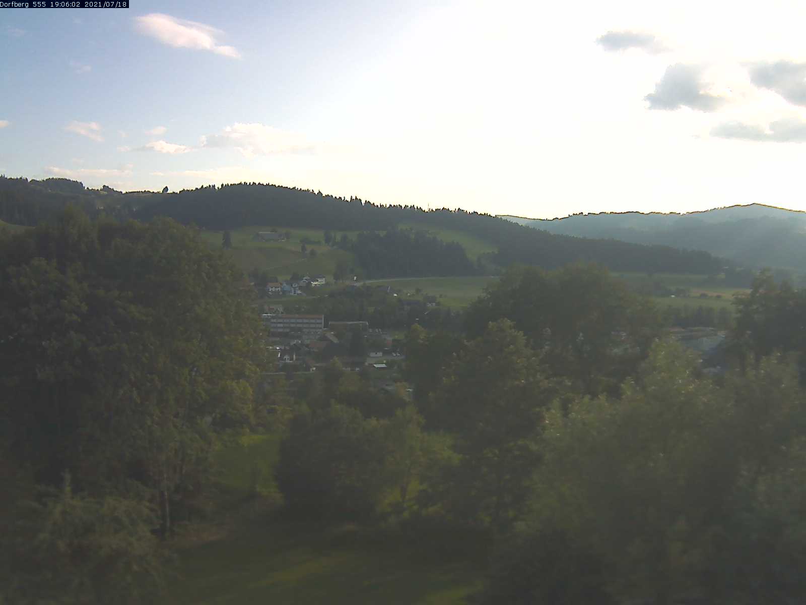 Webcam-Bild: Aussicht vom Dorfberg in Langnau 20210718-190601