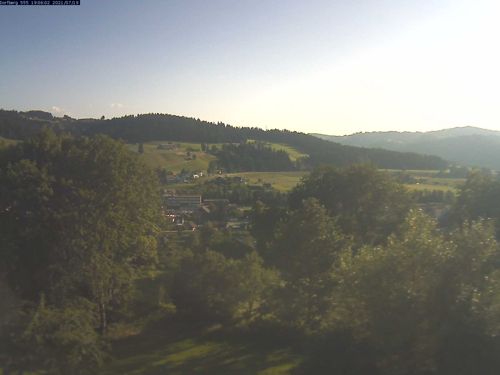 Webcam-Bild: Aussicht vom Dorfberg in Langnau 20210719-190601