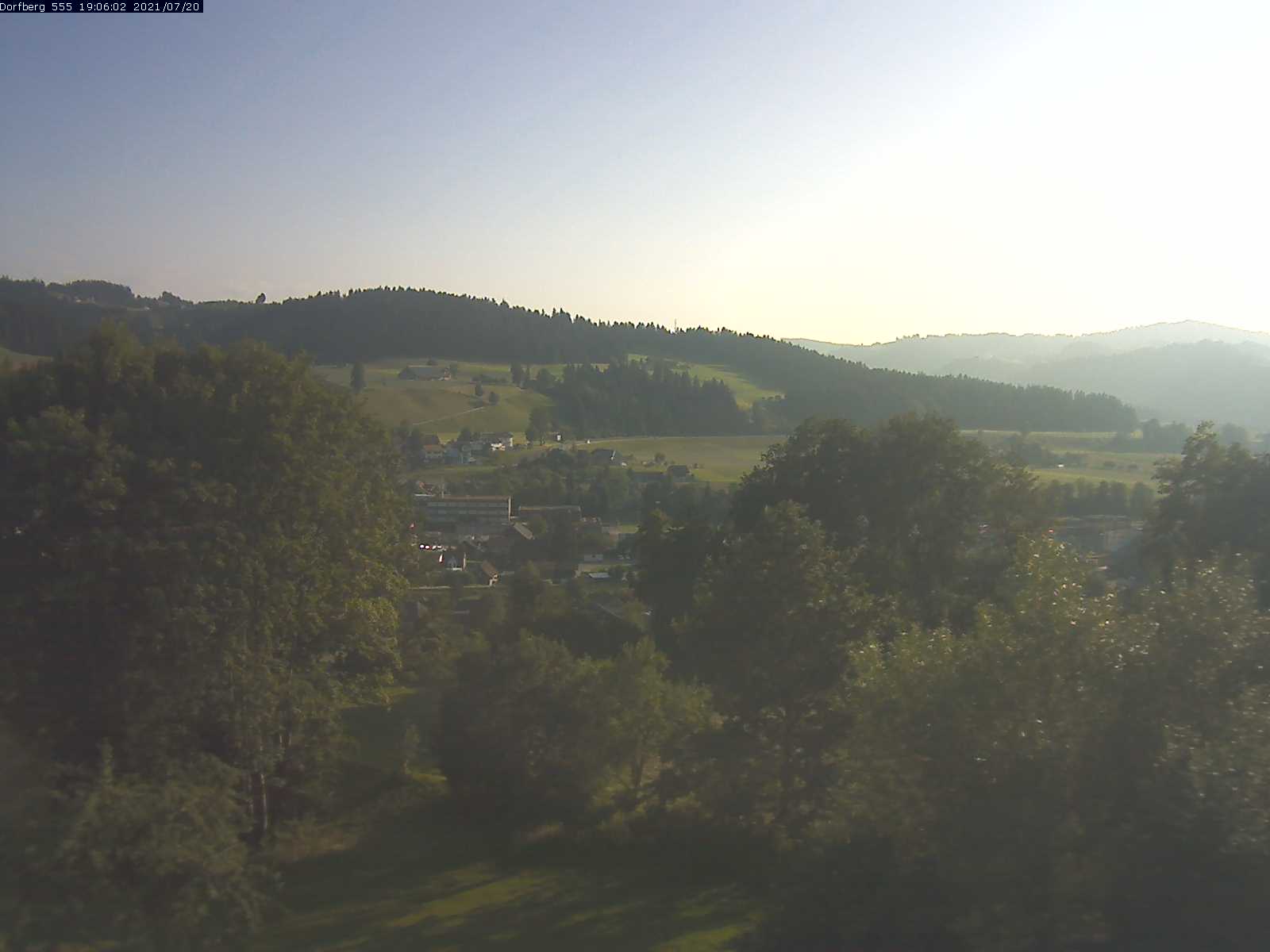 Webcam-Bild: Aussicht vom Dorfberg in Langnau 20210720-190601
