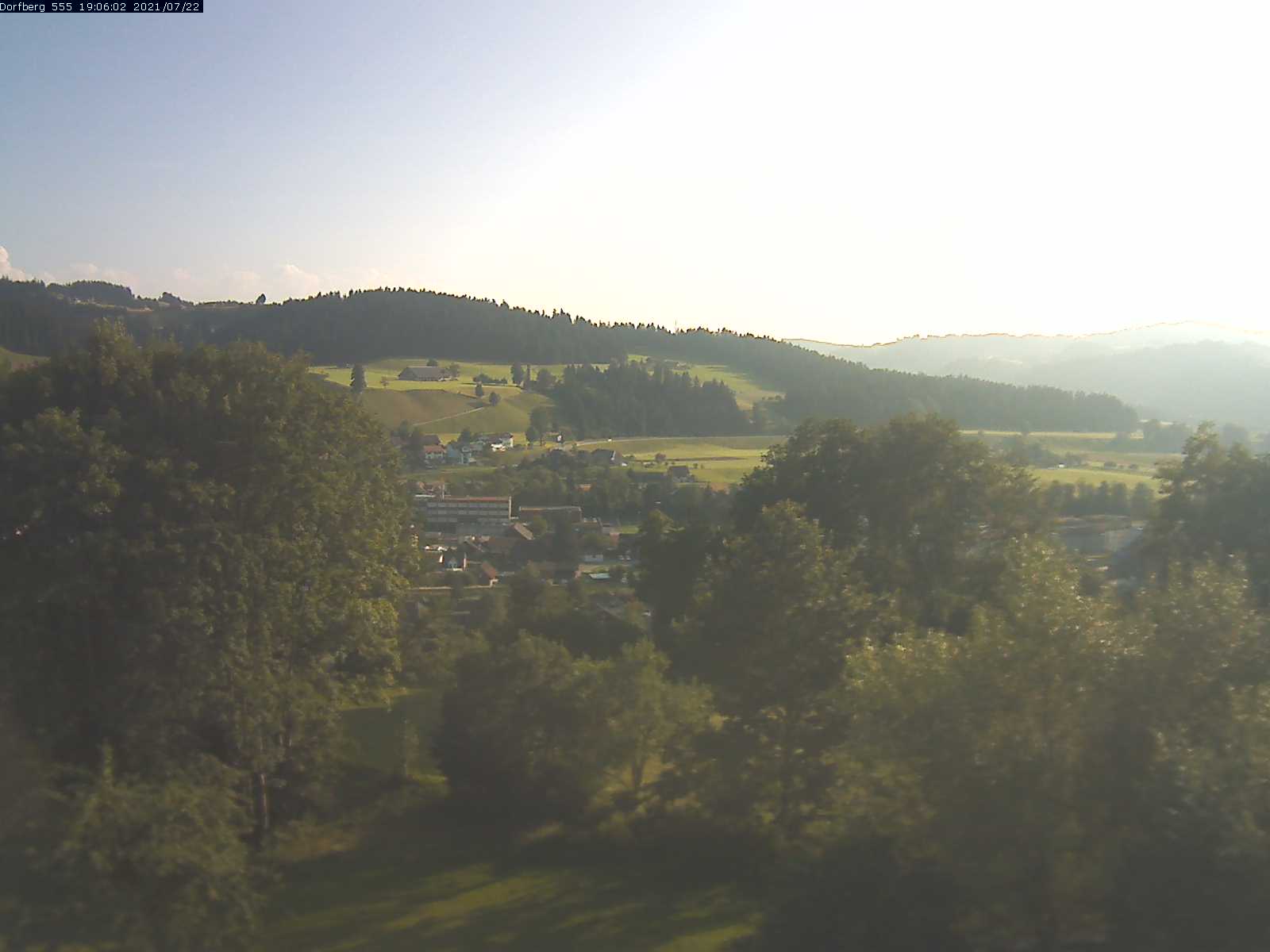 Webcam-Bild: Aussicht vom Dorfberg in Langnau 20210722-190601