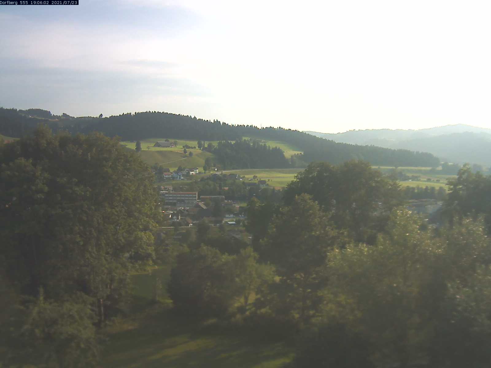 Webcam-Bild: Aussicht vom Dorfberg in Langnau 20210723-190601