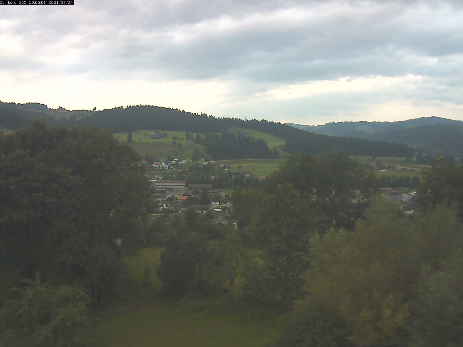 Webcam-Bild: Aussicht vom Dorfberg in Langnau 20210724-190601