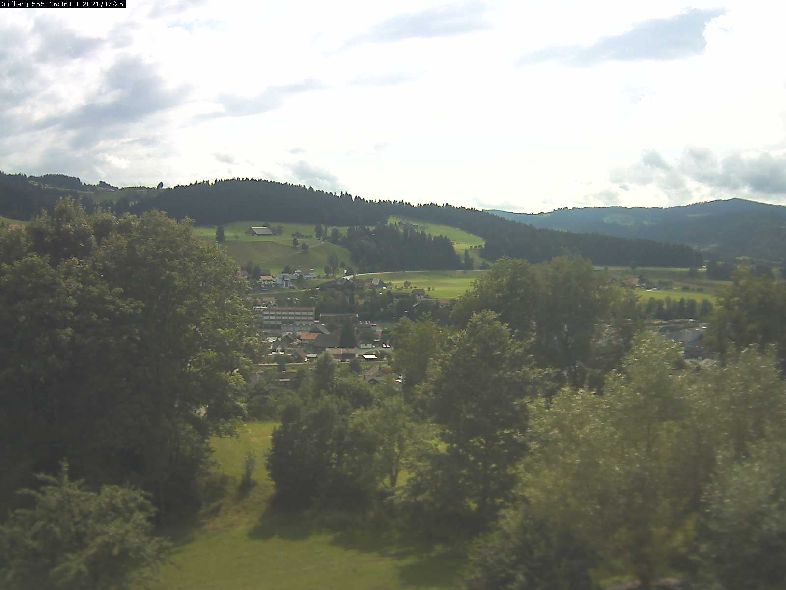 Webcam-Bild: Aussicht vom Dorfberg in Langnau 20210725-160601