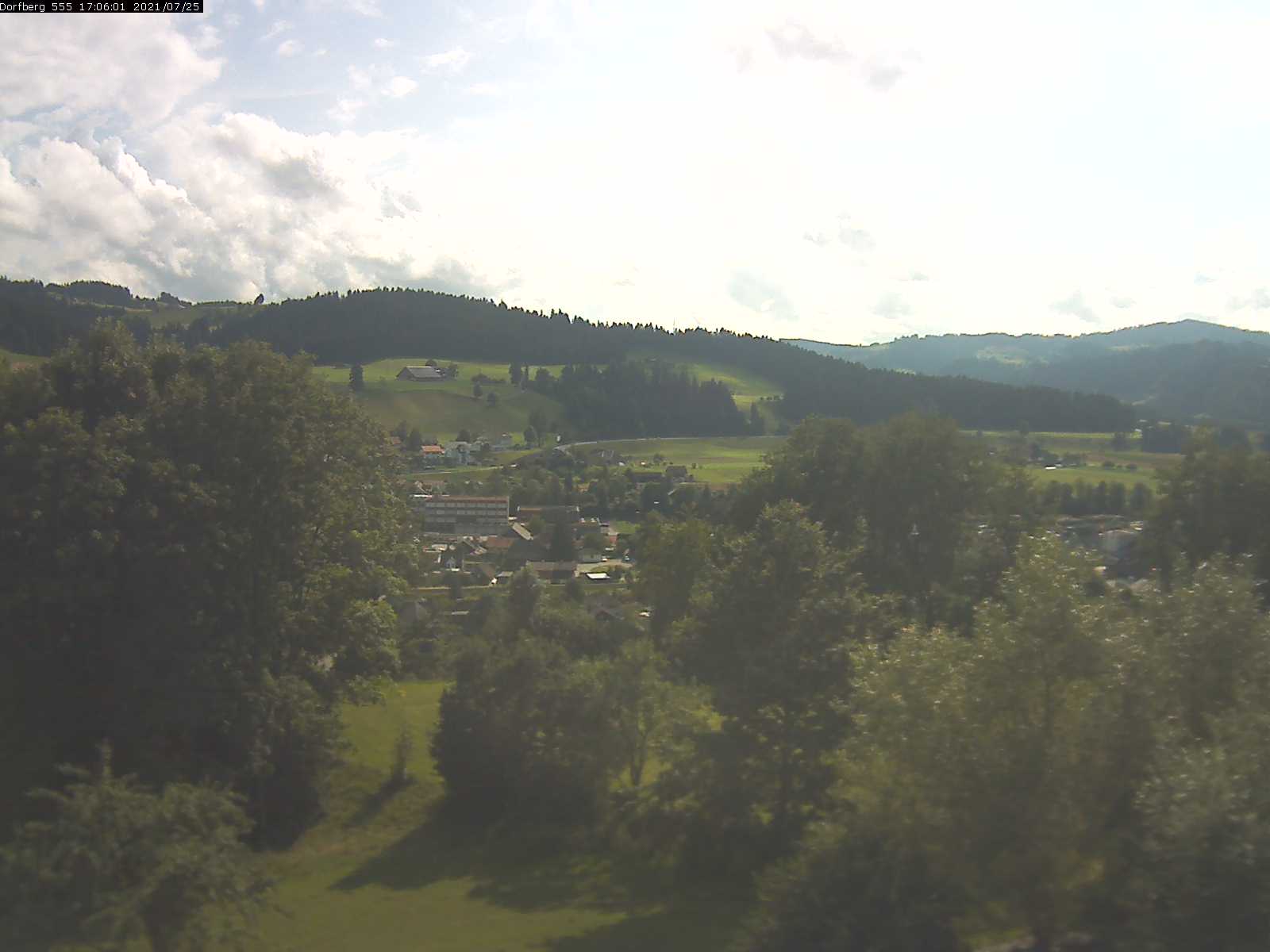 Webcam-Bild: Aussicht vom Dorfberg in Langnau 20210725-170601