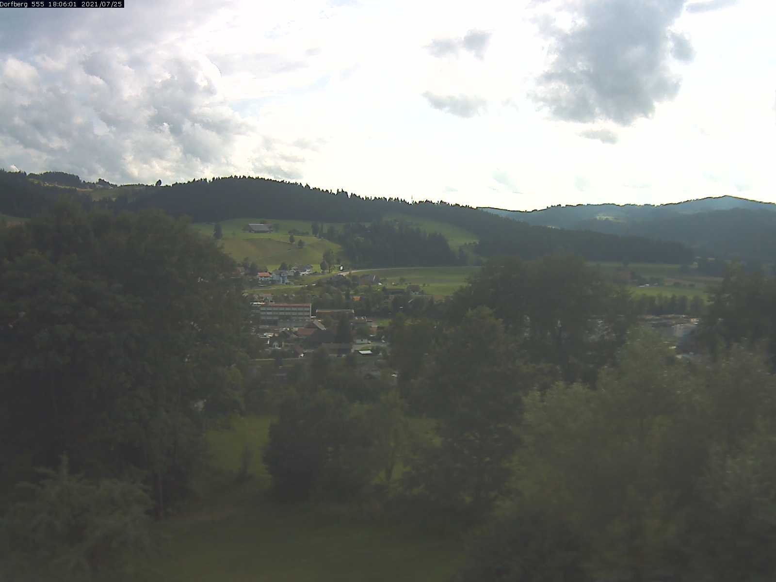 Webcam-Bild: Aussicht vom Dorfberg in Langnau 20210725-180601