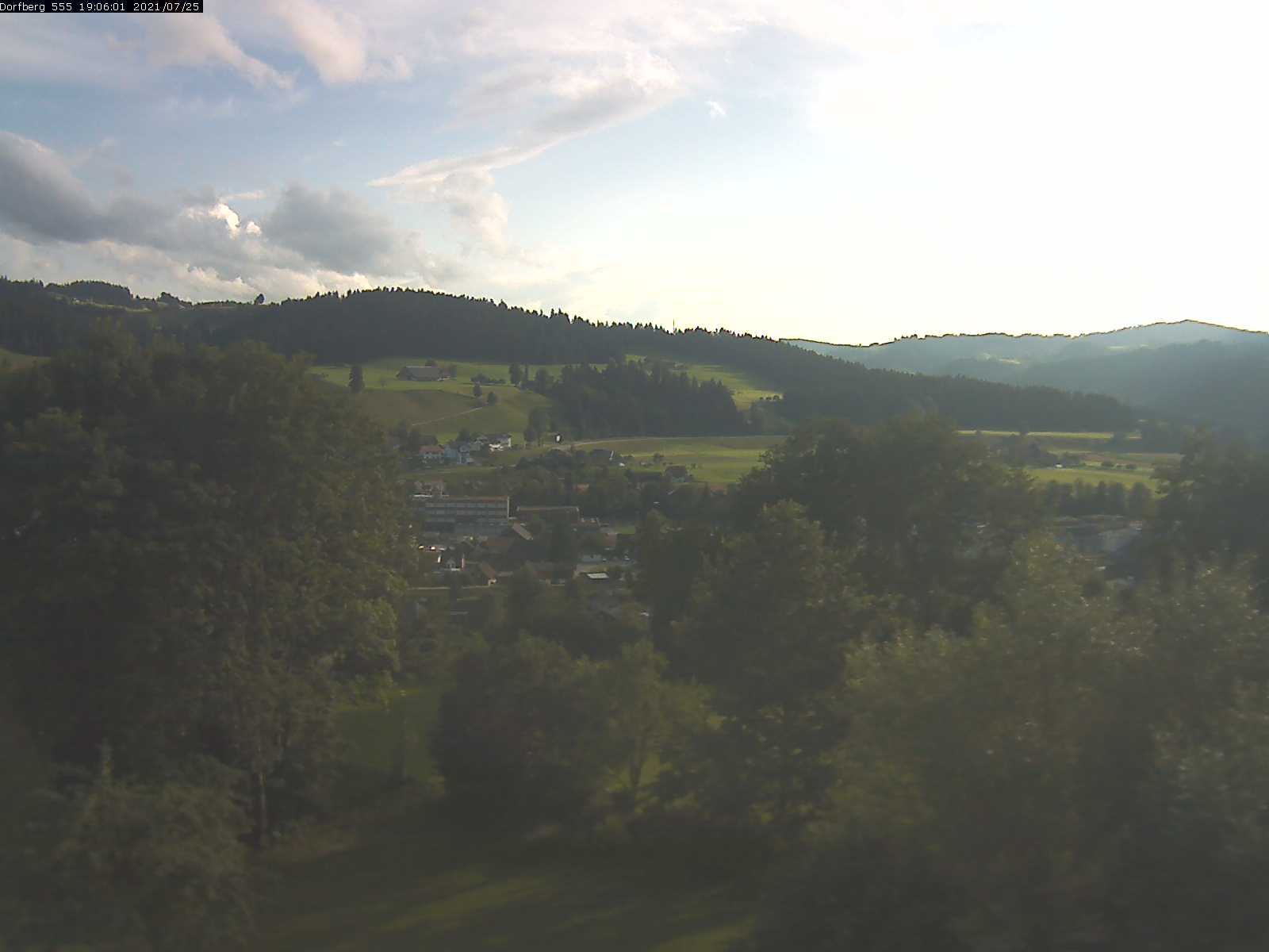 Webcam-Bild: Aussicht vom Dorfberg in Langnau 20210725-190601
