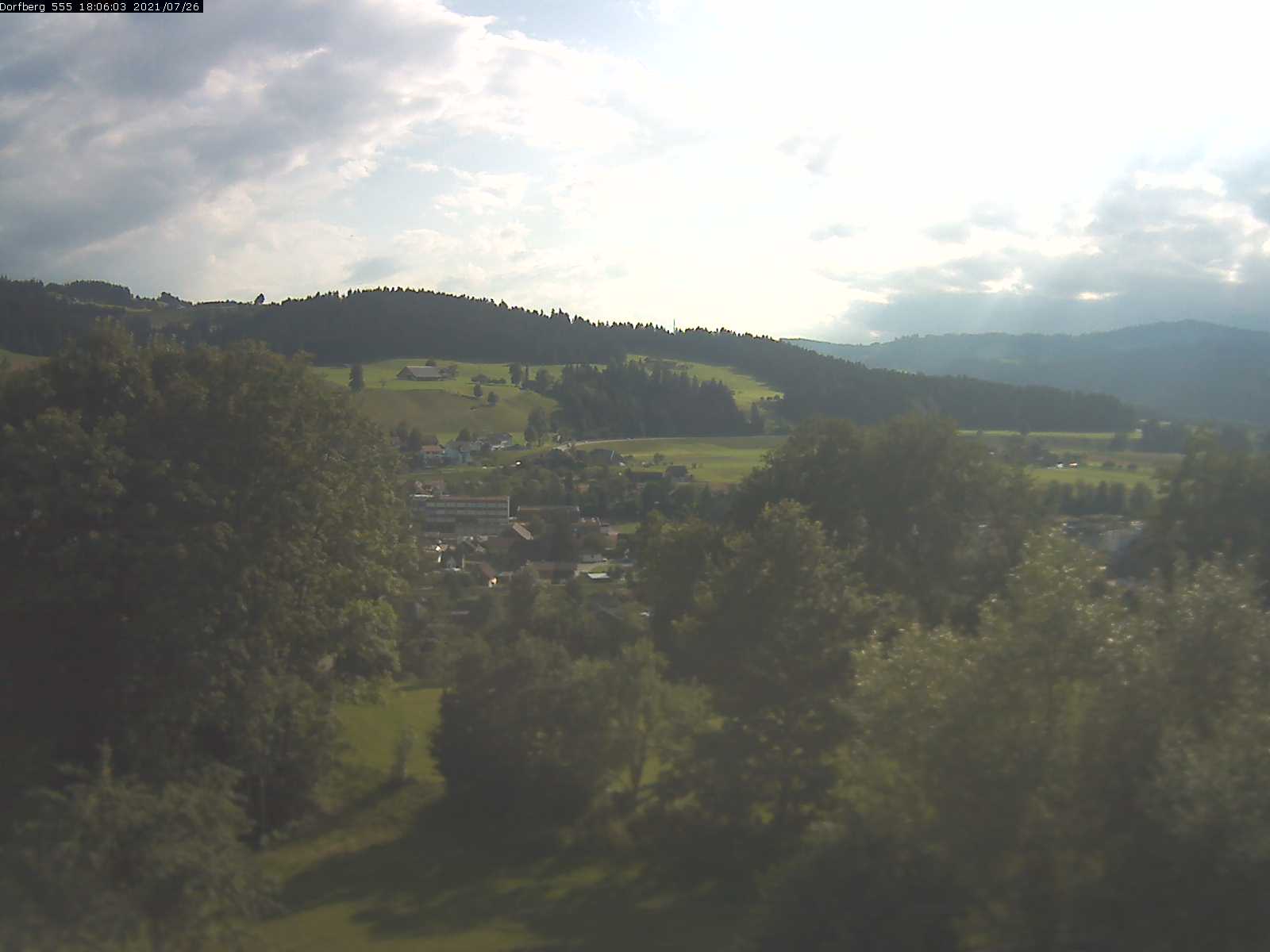 Webcam-Bild: Aussicht vom Dorfberg in Langnau 20210726-180601
