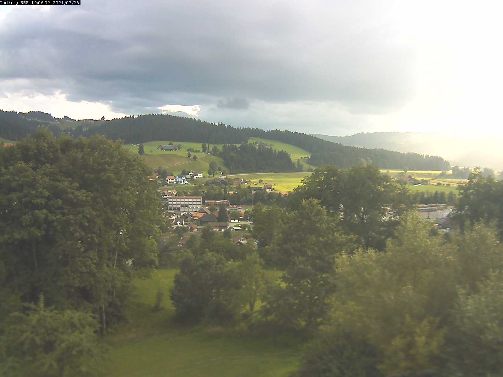 Webcam-Bild: Aussicht vom Dorfberg in Langnau 20210726-190601