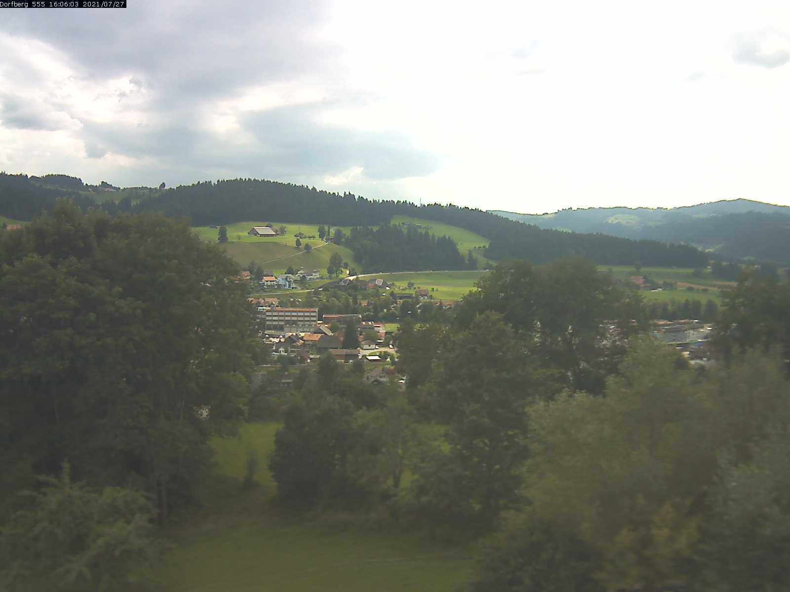 Webcam-Bild: Aussicht vom Dorfberg in Langnau 20210727-160601