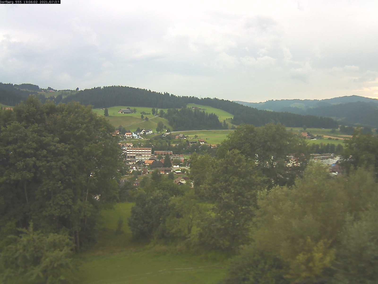 Webcam-Bild: Aussicht vom Dorfberg in Langnau 20210727-190601