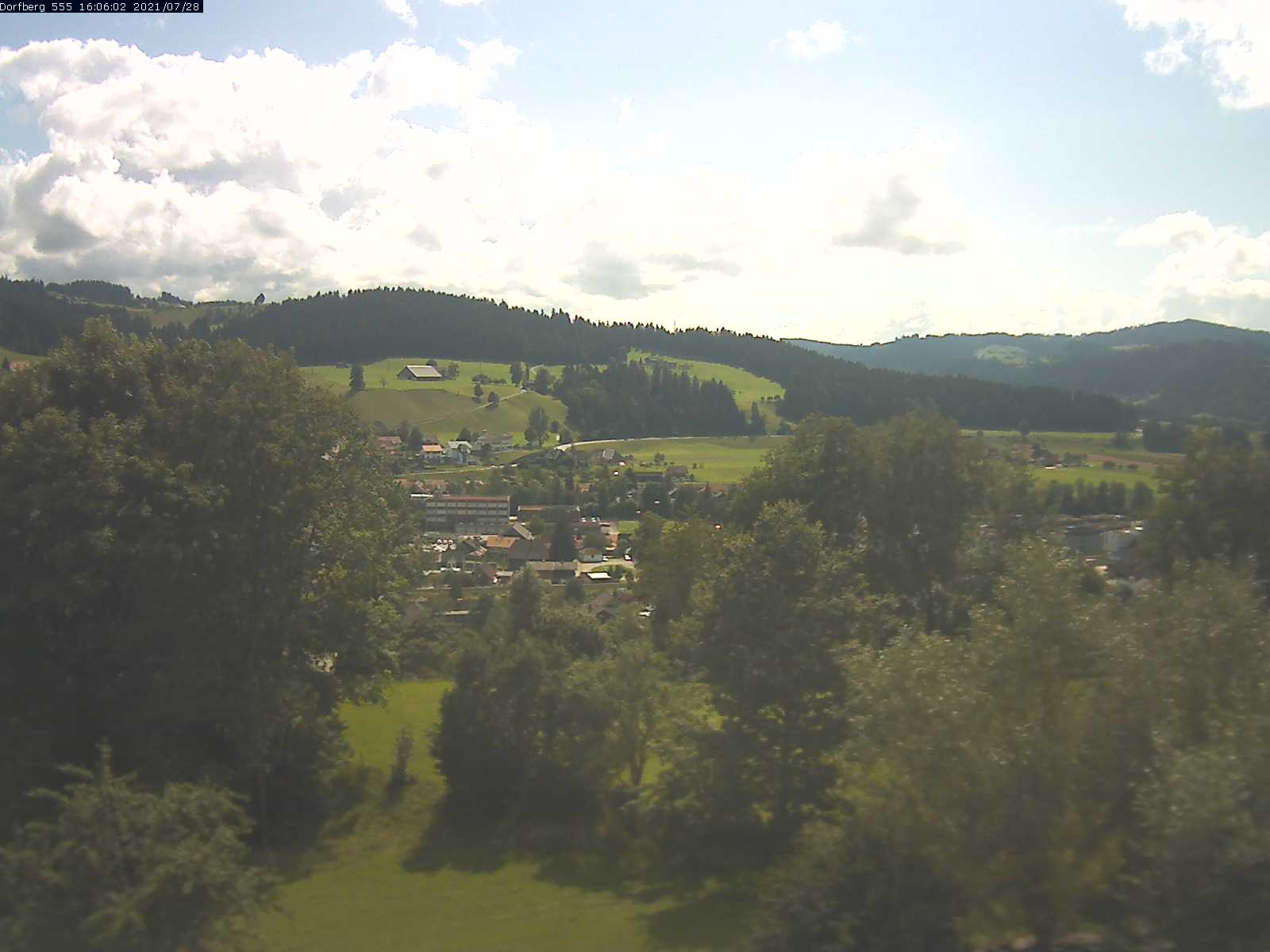 Webcam-Bild: Aussicht vom Dorfberg in Langnau 20210728-160601