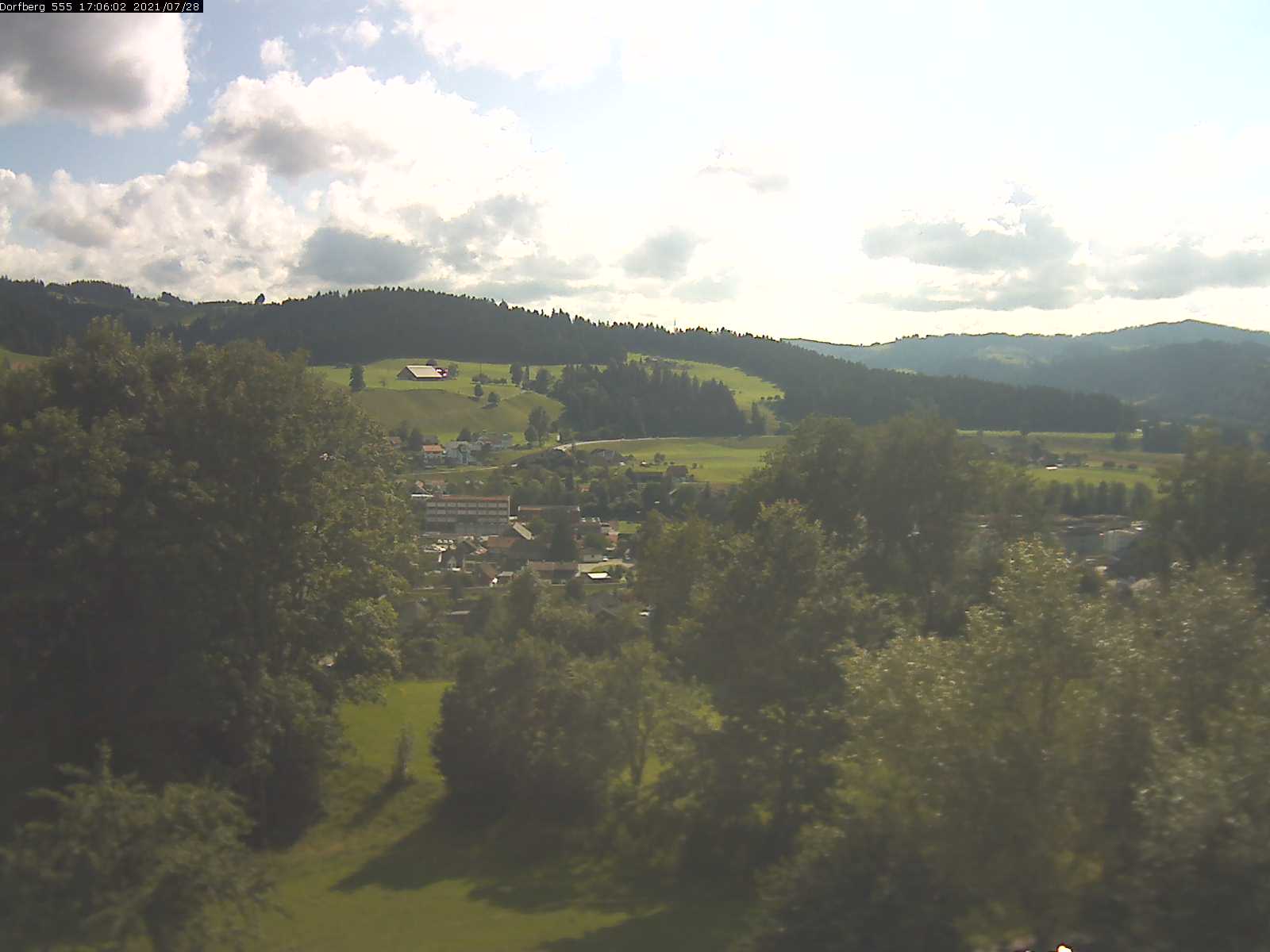 Webcam-Bild: Aussicht vom Dorfberg in Langnau 20210728-170601