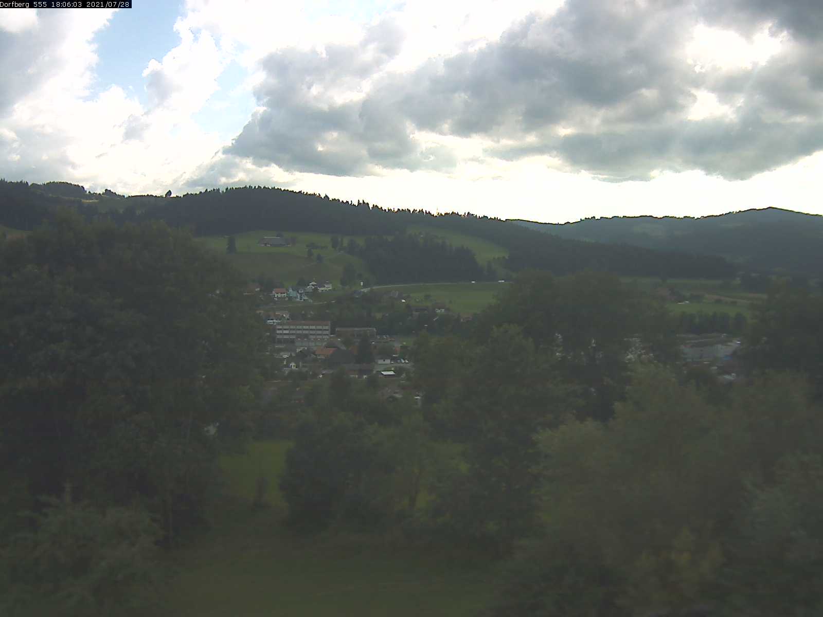 Webcam-Bild: Aussicht vom Dorfberg in Langnau 20210728-180601