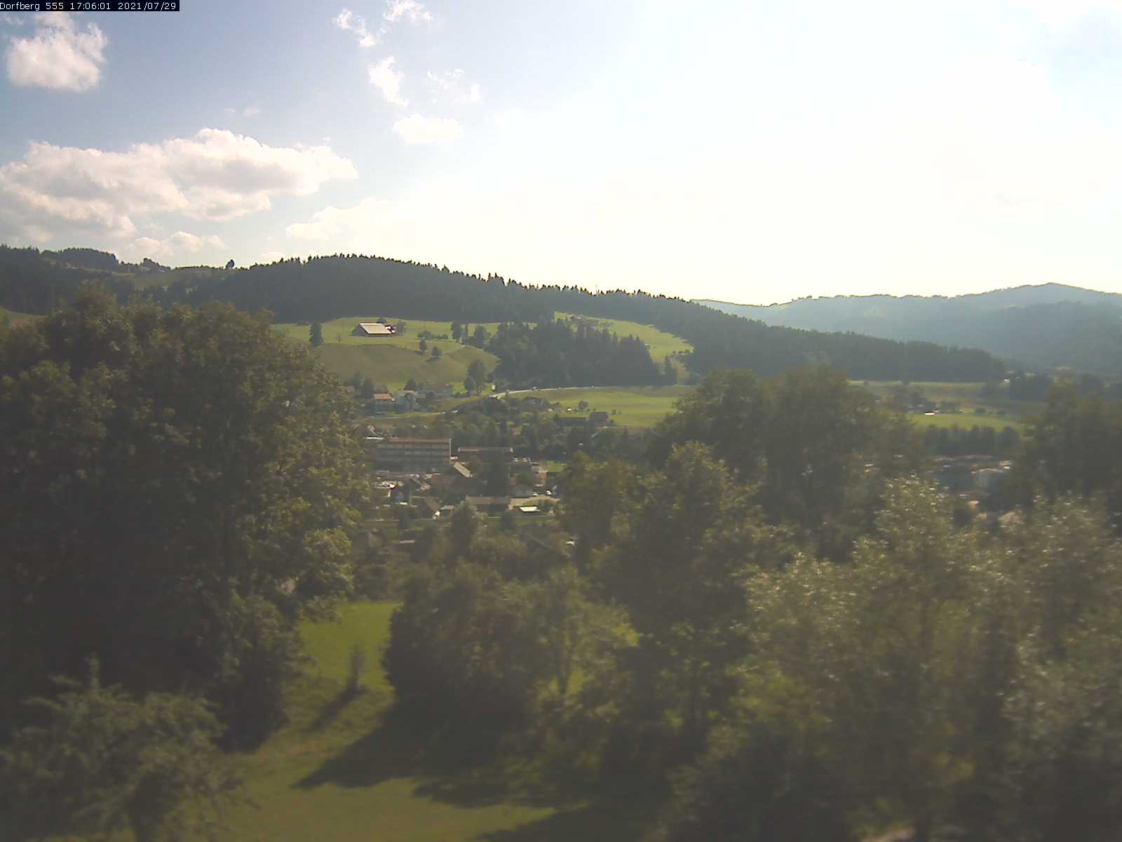 Webcam-Bild: Aussicht vom Dorfberg in Langnau 20210729-170601