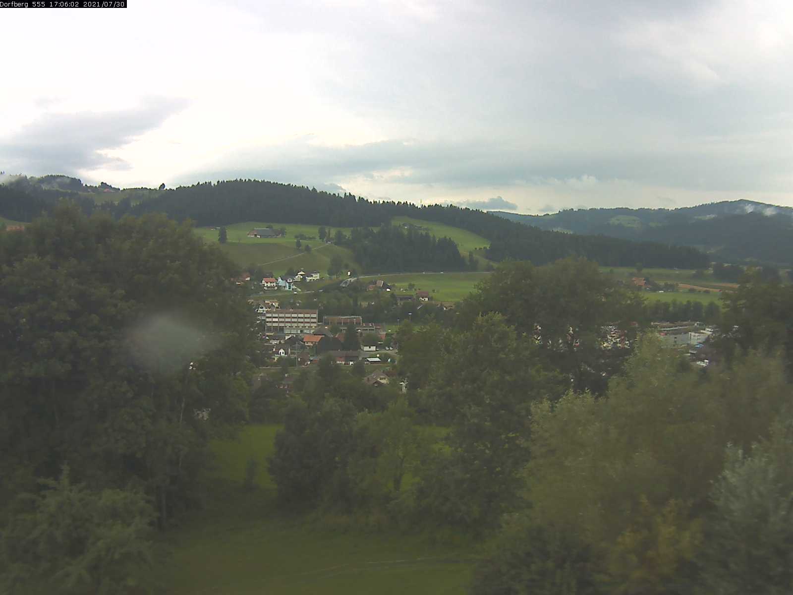 Webcam-Bild: Aussicht vom Dorfberg in Langnau 20210730-170601
