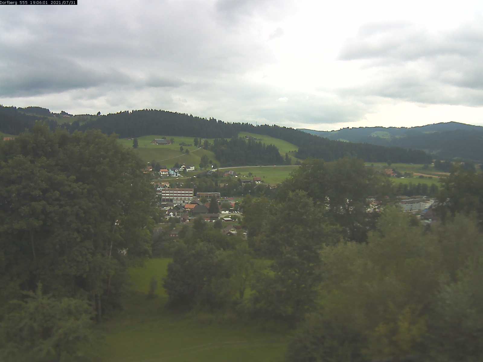 Webcam-Bild: Aussicht vom Dorfberg in Langnau 20210731-190601