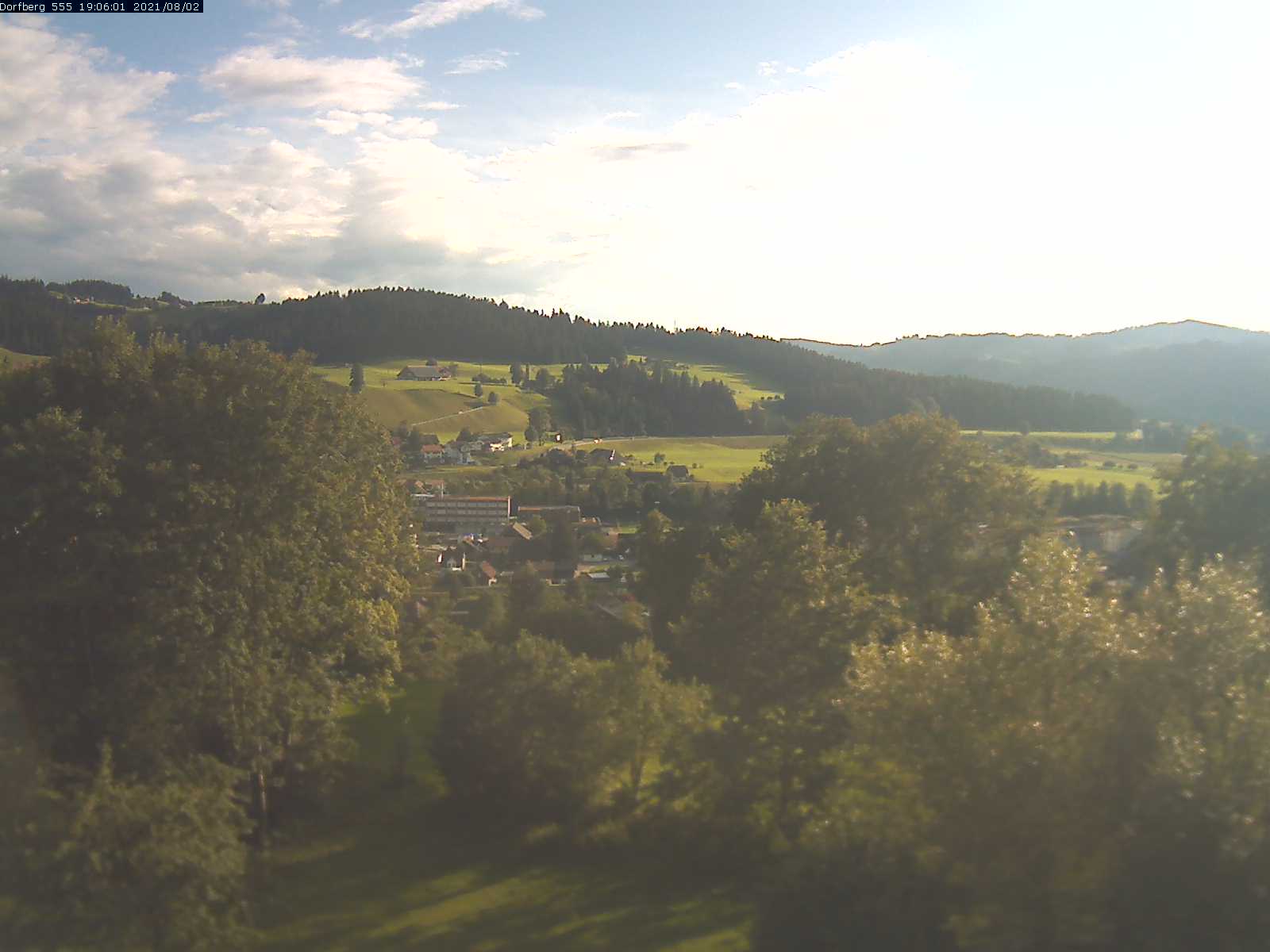 Webcam-Bild: Aussicht vom Dorfberg in Langnau 20210802-190601
