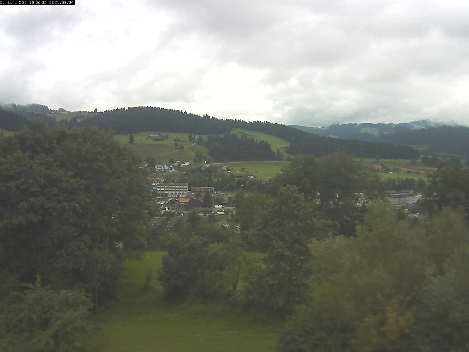 Webcam-Bild: Aussicht vom Dorfberg in Langnau 20210804-180601