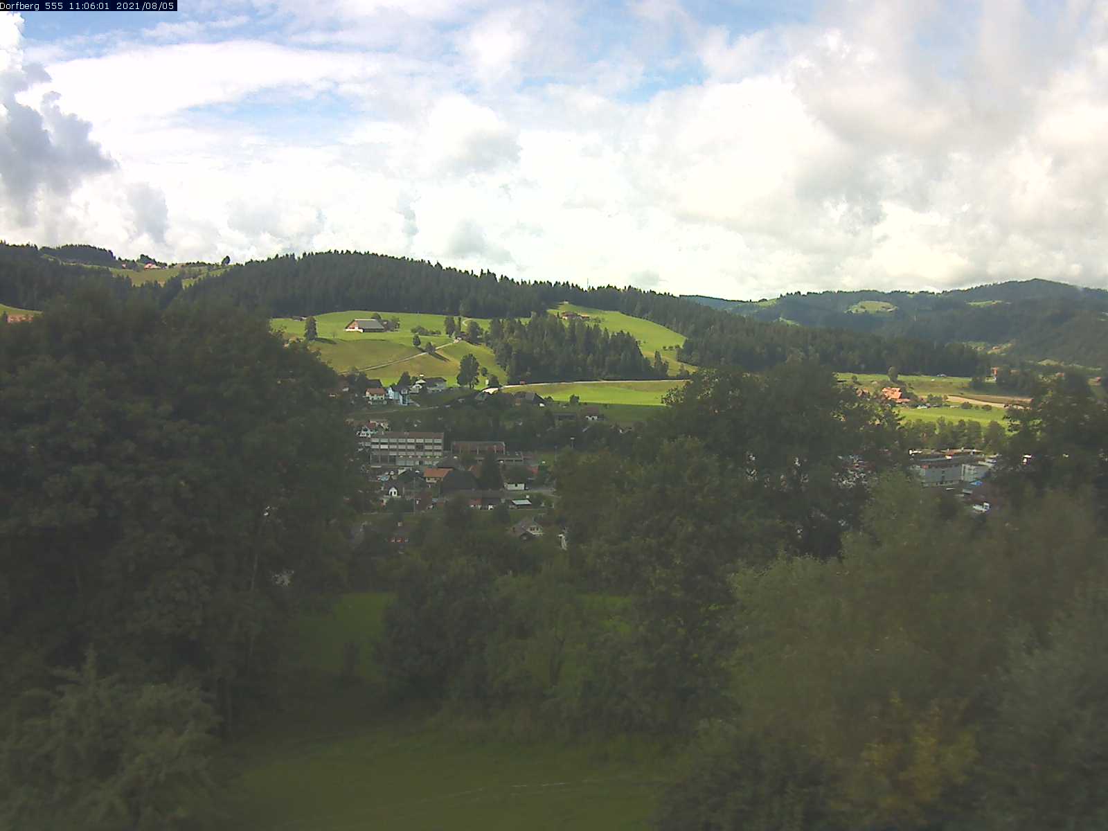 Webcam-Bild: Aussicht vom Dorfberg in Langnau 20210805-110601