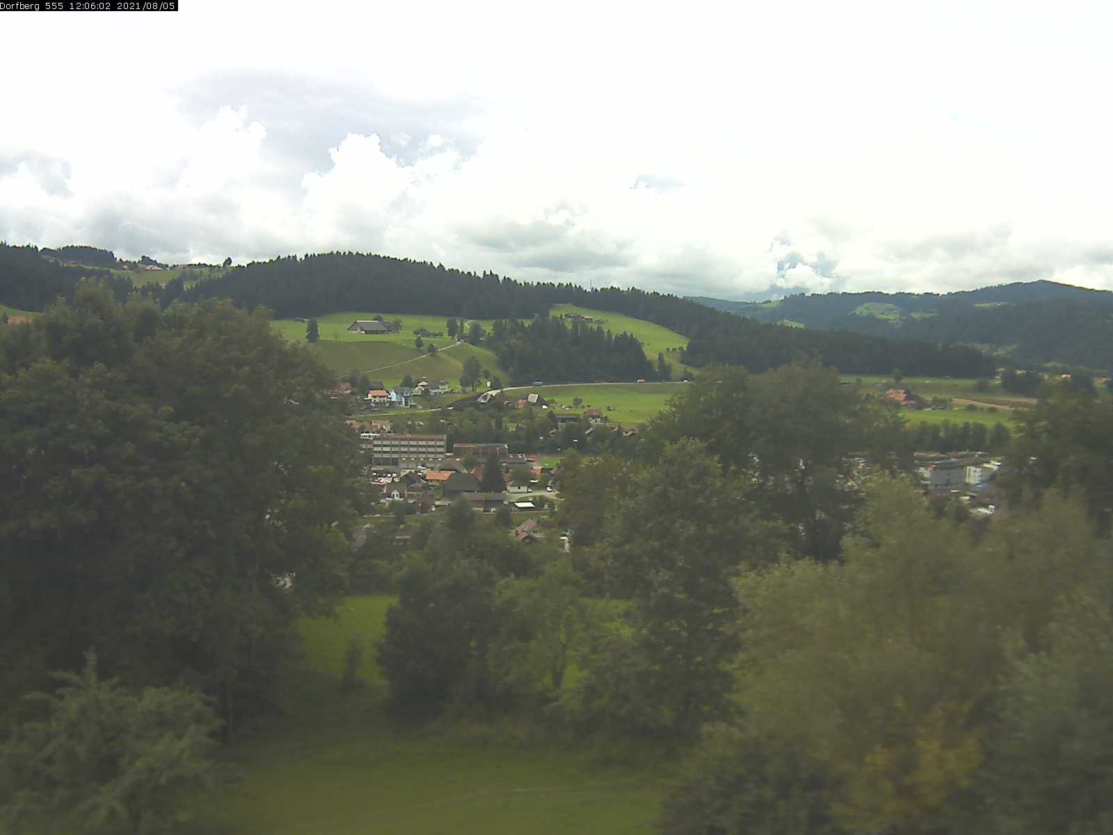 Webcam-Bild: Aussicht vom Dorfberg in Langnau 20210805-120601