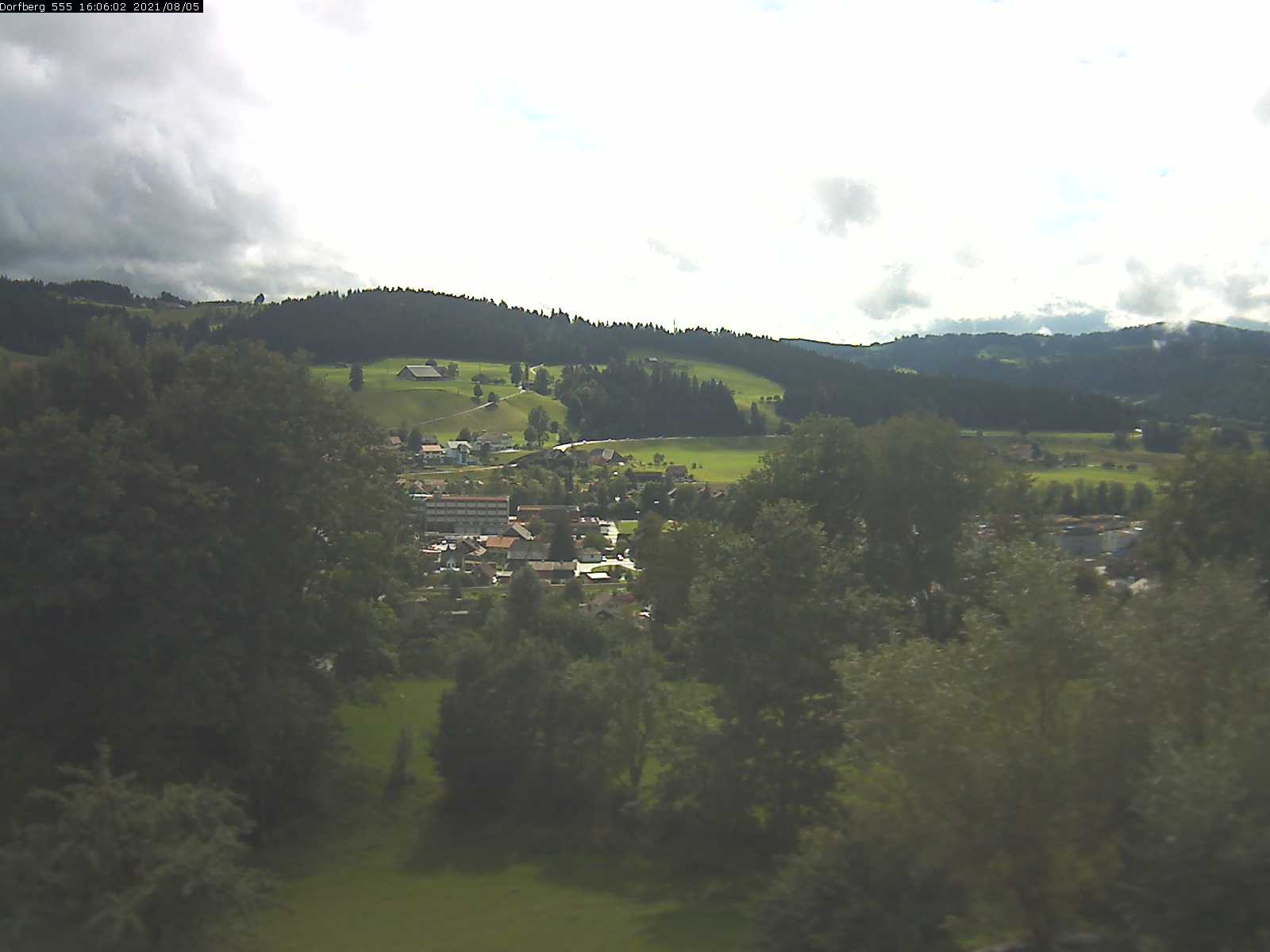 Webcam-Bild: Aussicht vom Dorfberg in Langnau 20210805-160601