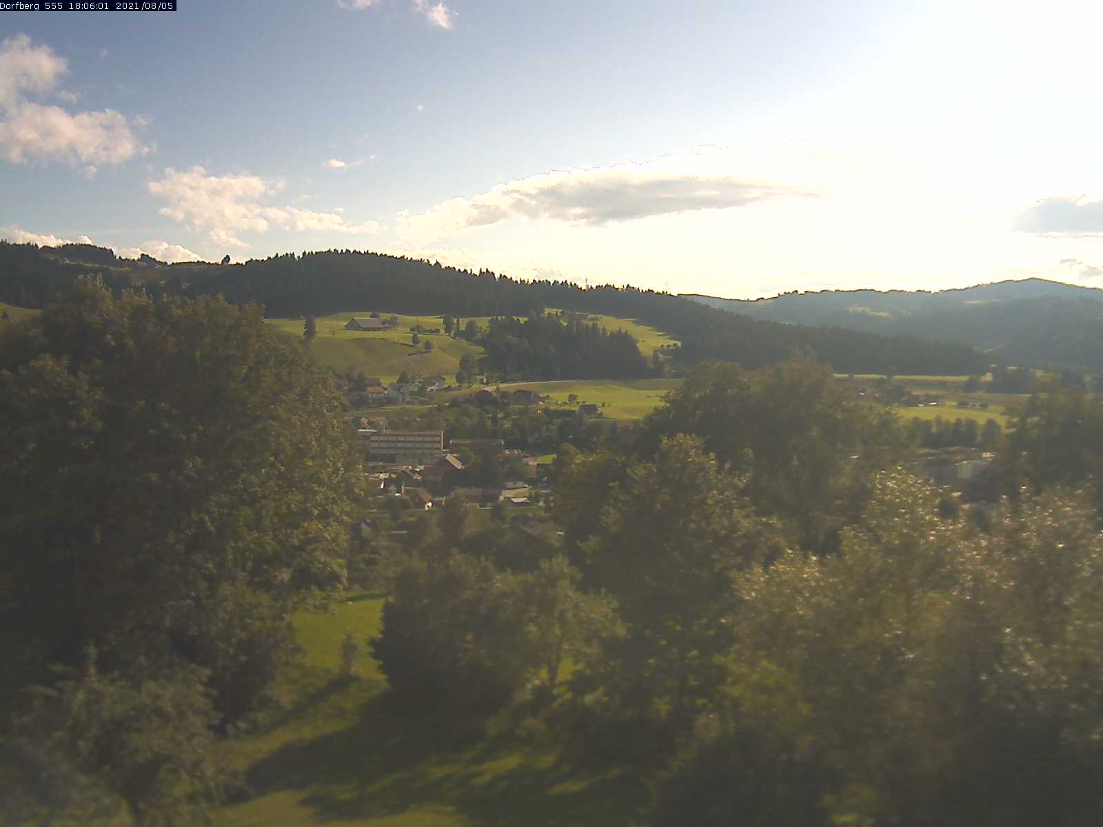 Webcam-Bild: Aussicht vom Dorfberg in Langnau 20210805-180601