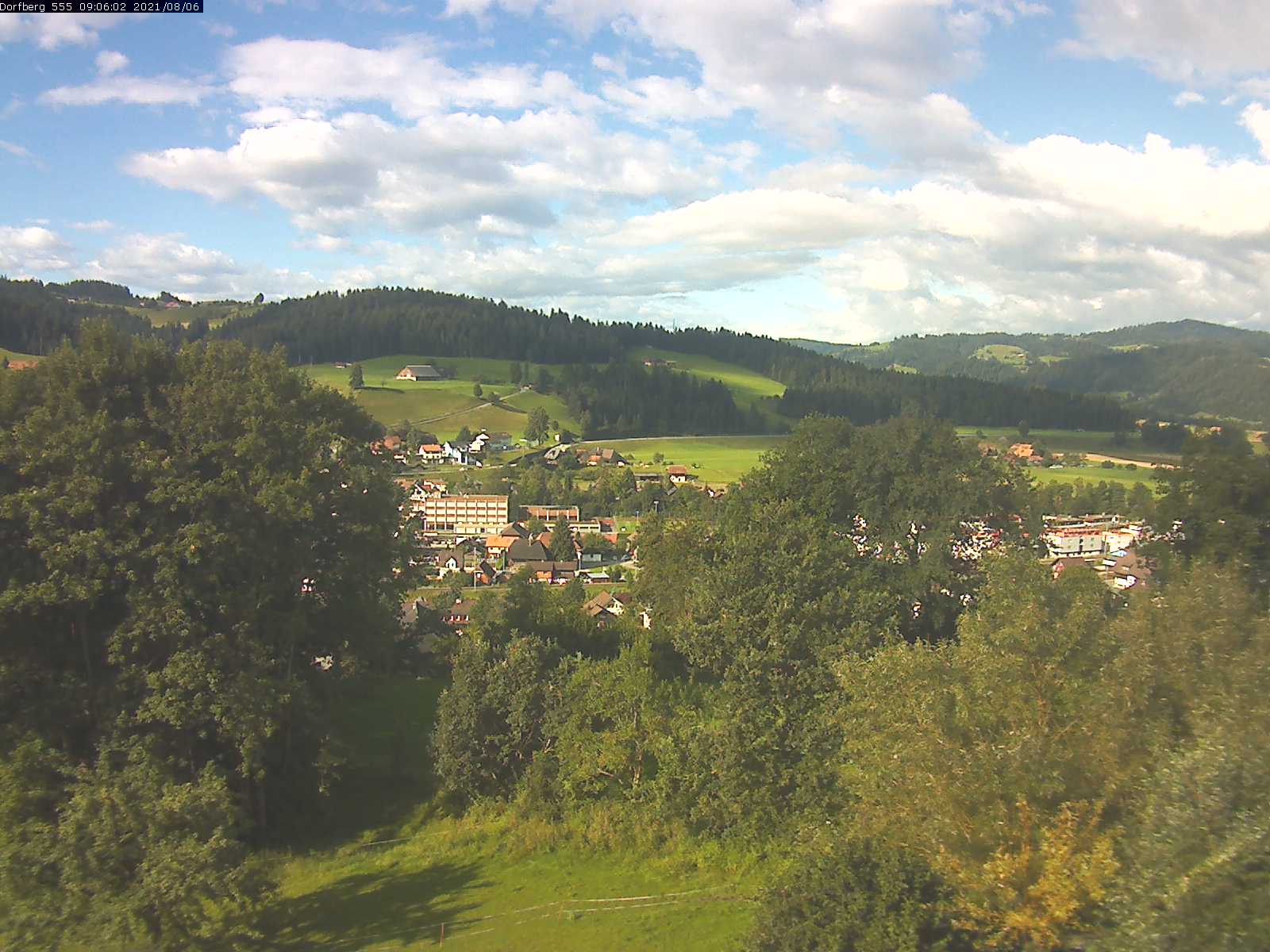 Webcam-Bild: Aussicht vom Dorfberg in Langnau 20210806-090601