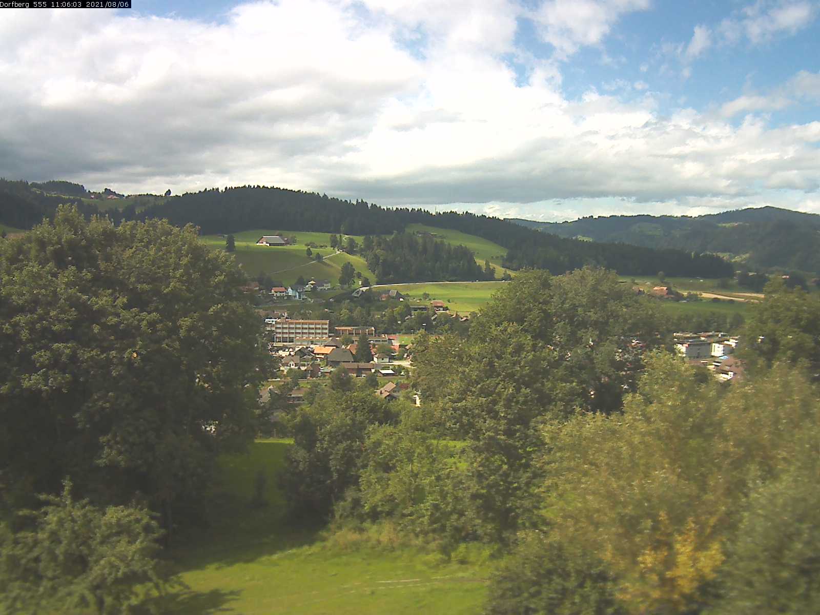 Webcam-Bild: Aussicht vom Dorfberg in Langnau 20210806-110601