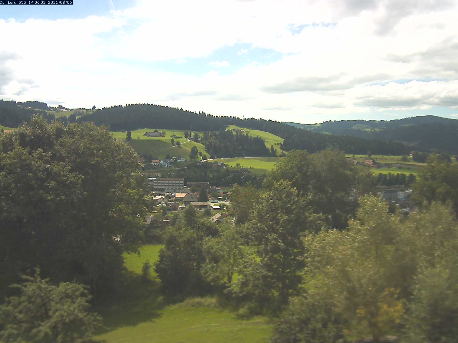 Webcam-Bild: Aussicht vom Dorfberg in Langnau 20210806-140601