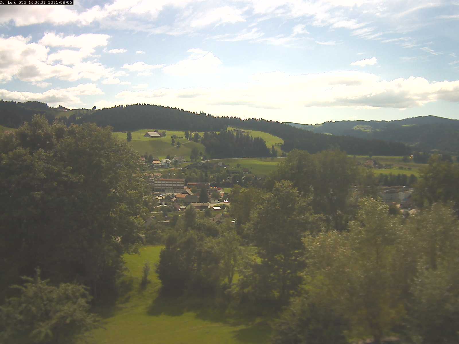 Webcam-Bild: Aussicht vom Dorfberg in Langnau 20210806-160601