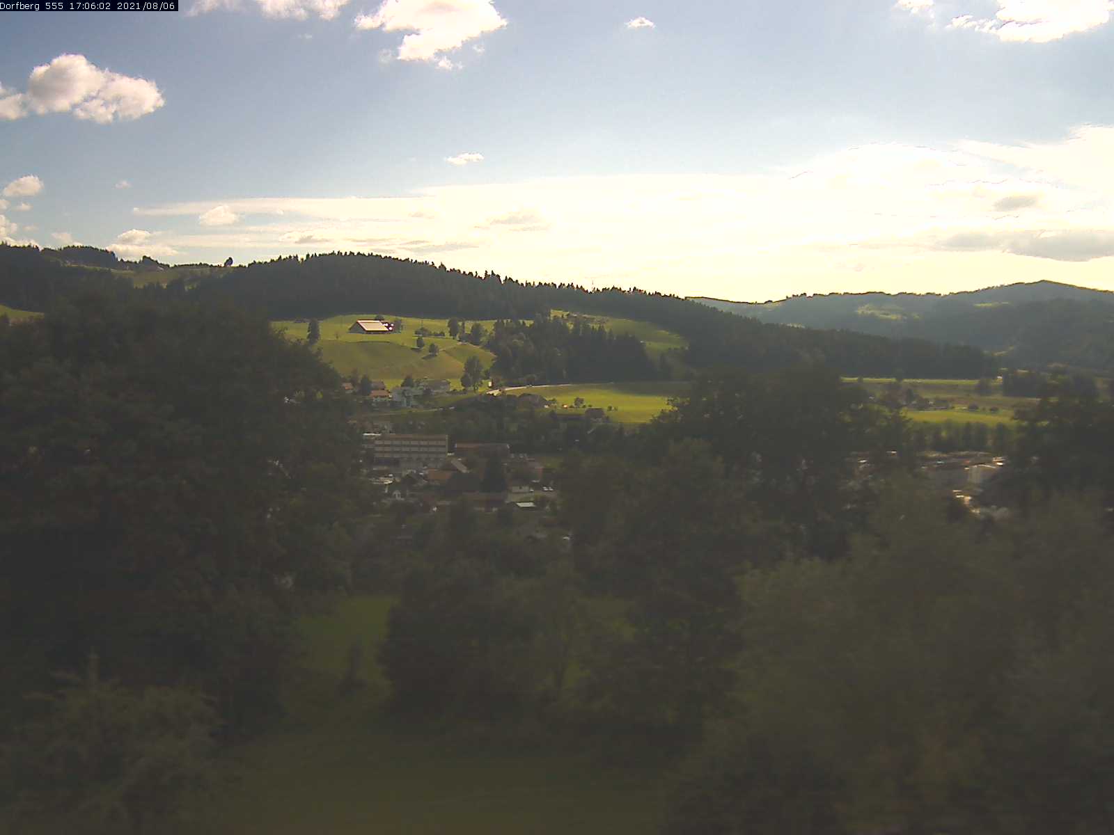 Webcam-Bild: Aussicht vom Dorfberg in Langnau 20210806-170601