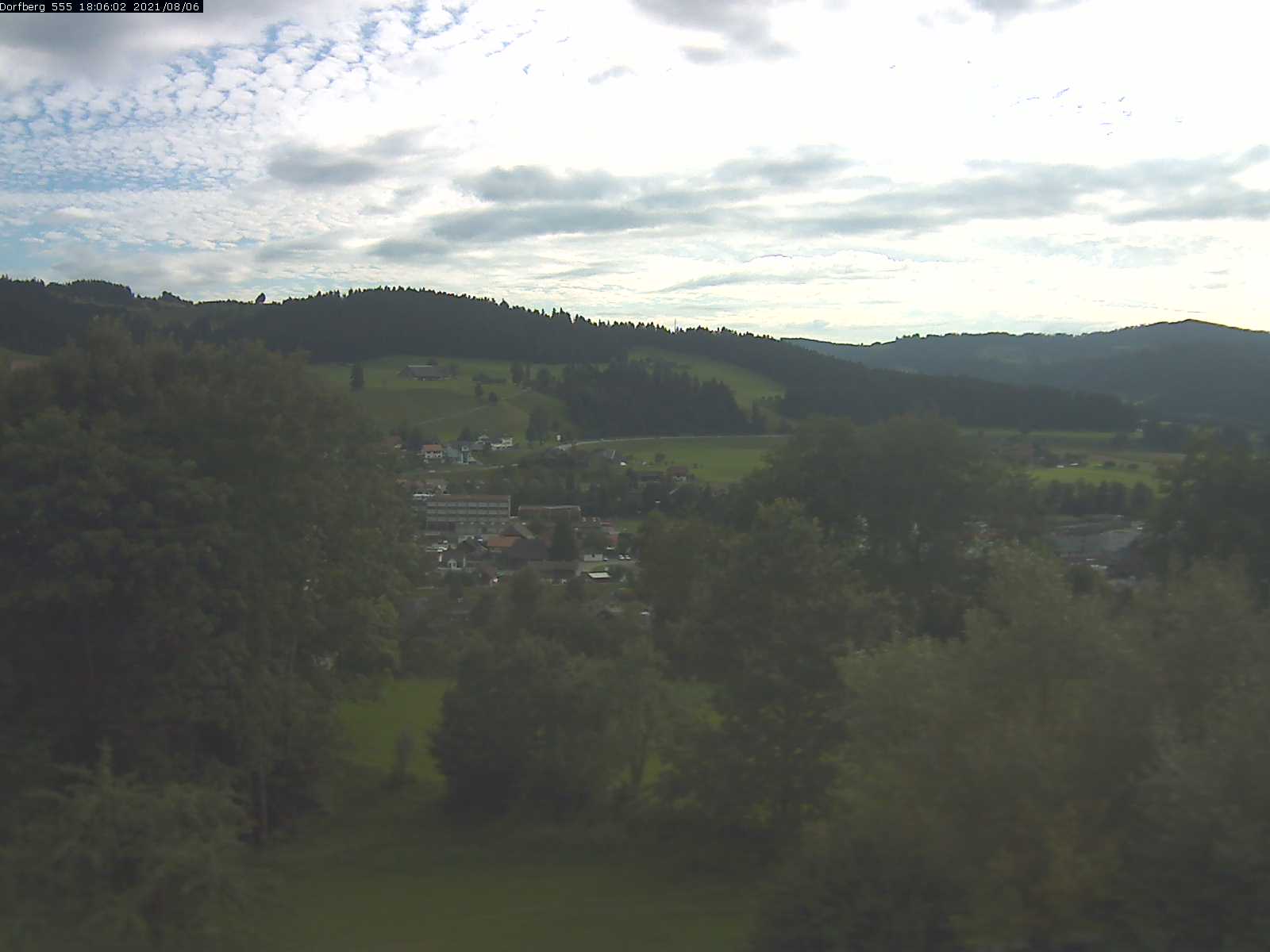 Webcam-Bild: Aussicht vom Dorfberg in Langnau 20210806-180601