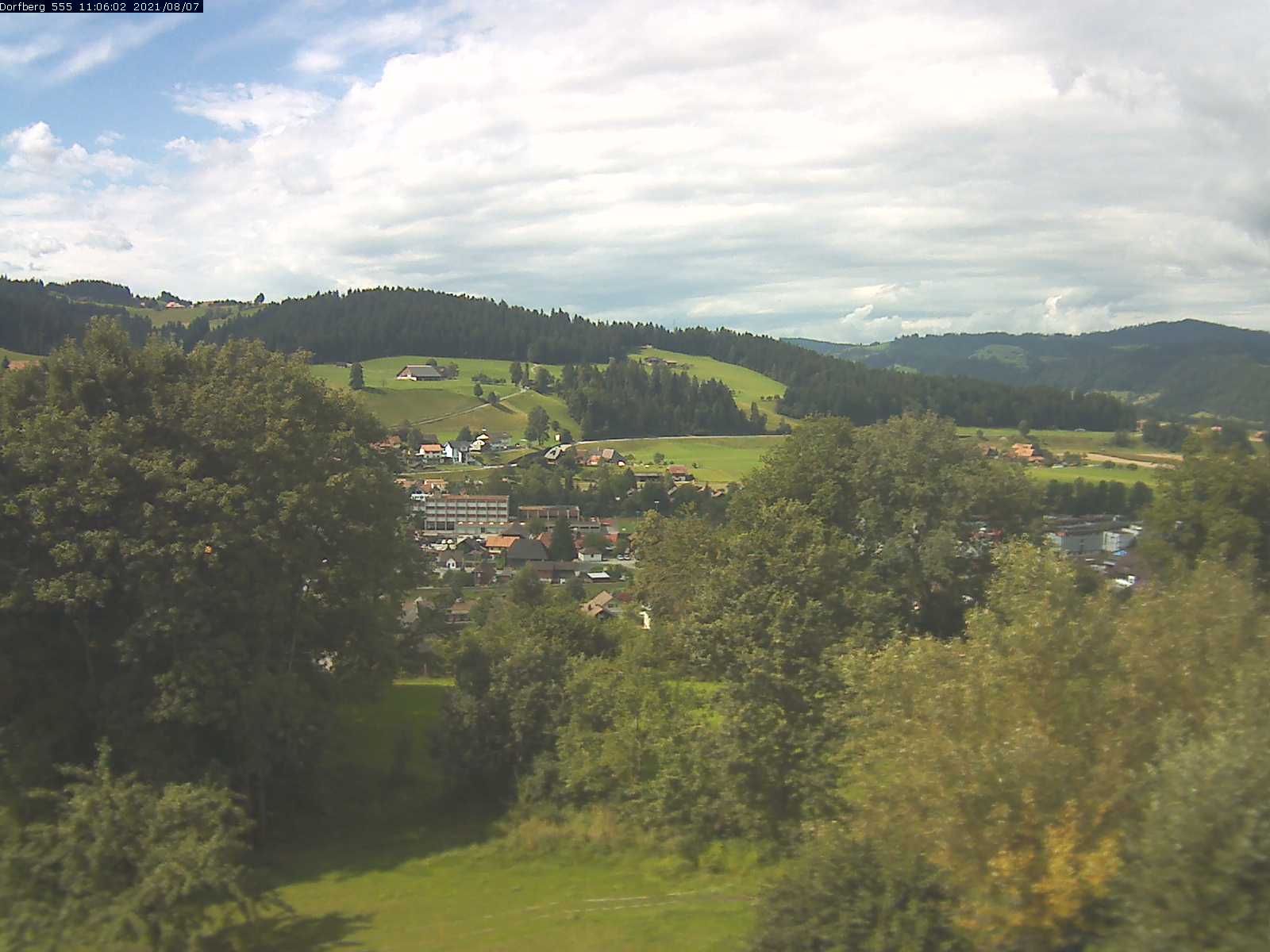 Webcam-Bild: Aussicht vom Dorfberg in Langnau 20210807-110601