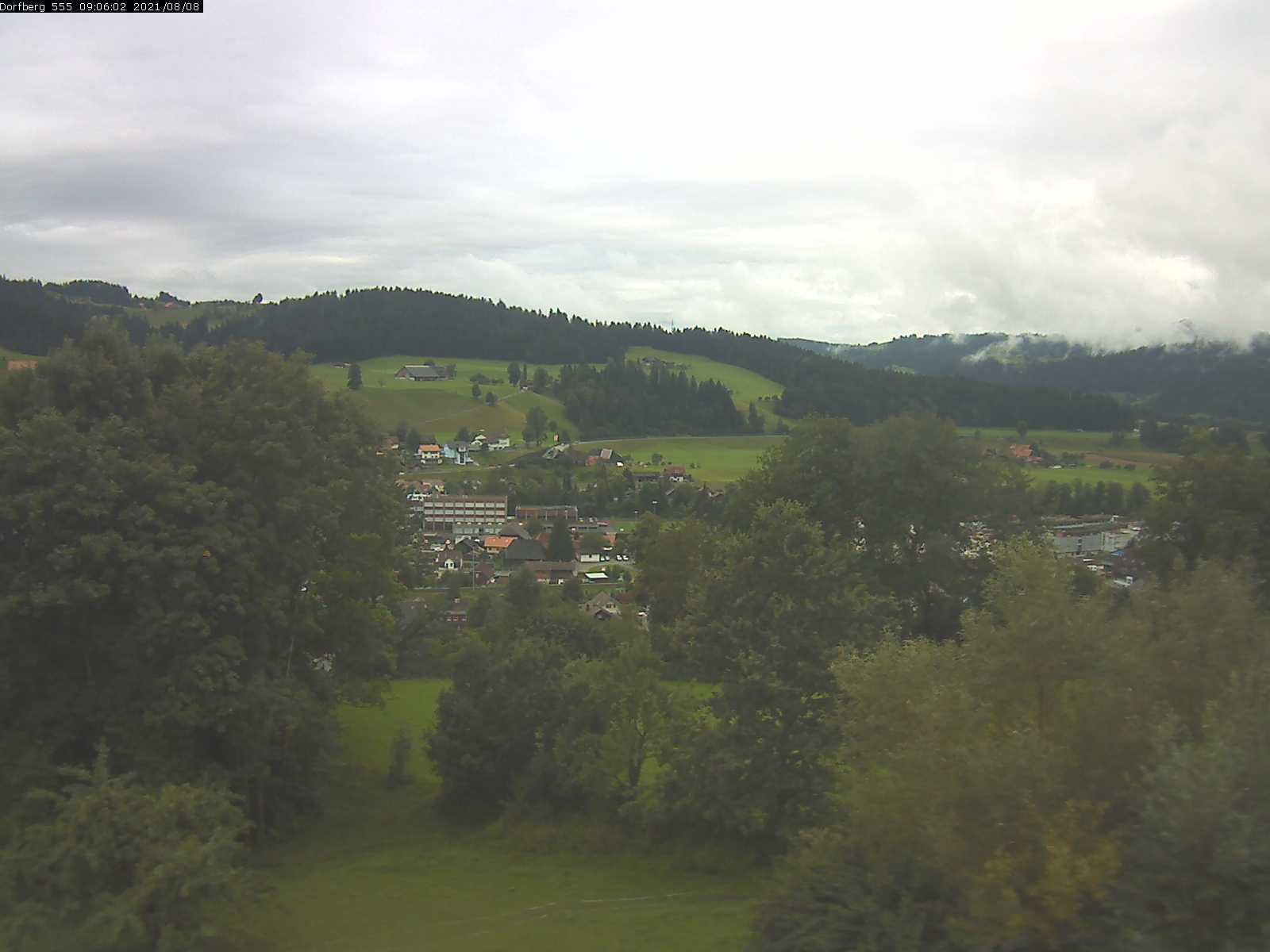 Webcam-Bild: Aussicht vom Dorfberg in Langnau 20210808-090601