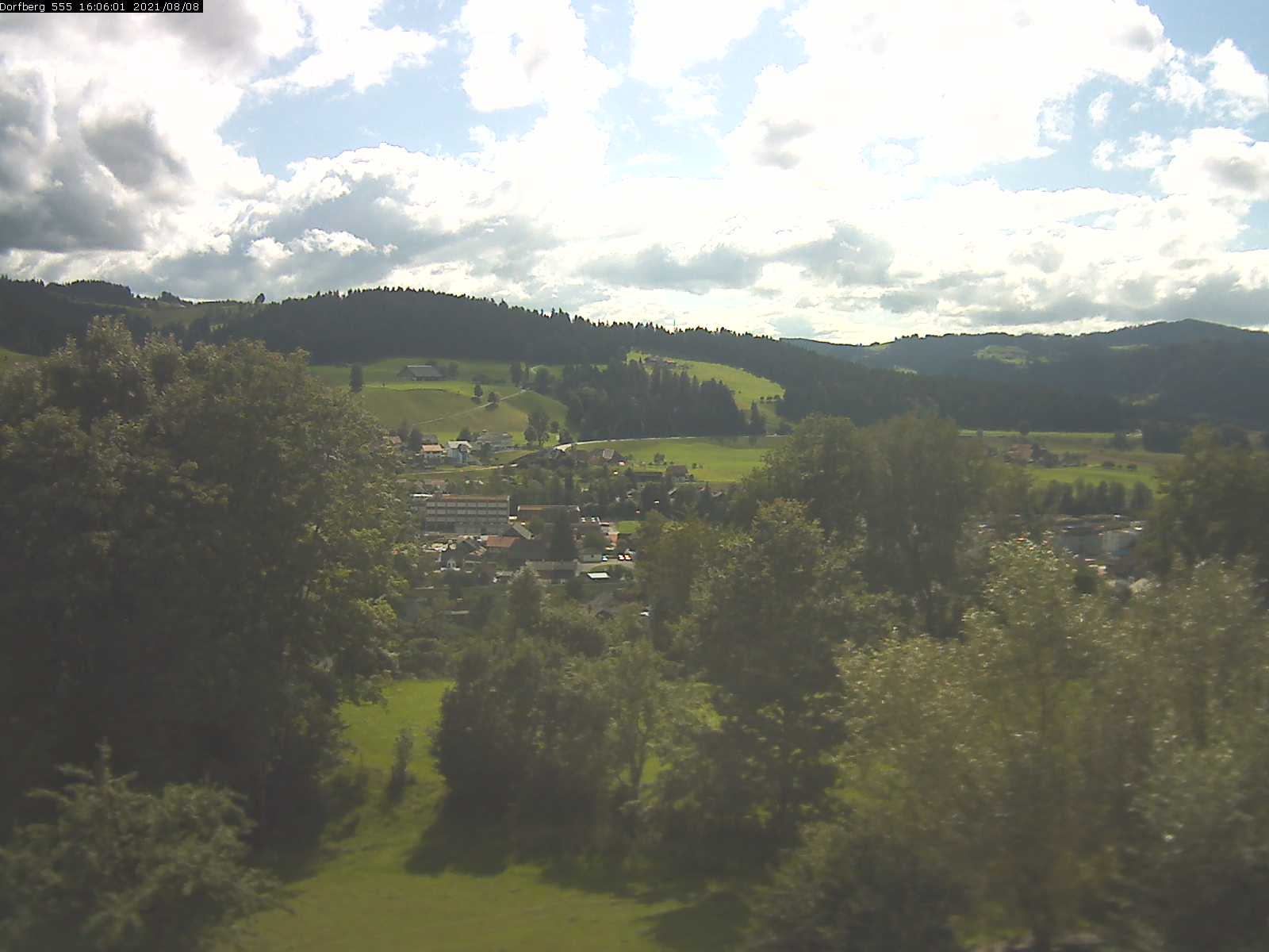 Webcam-Bild: Aussicht vom Dorfberg in Langnau 20210808-160601