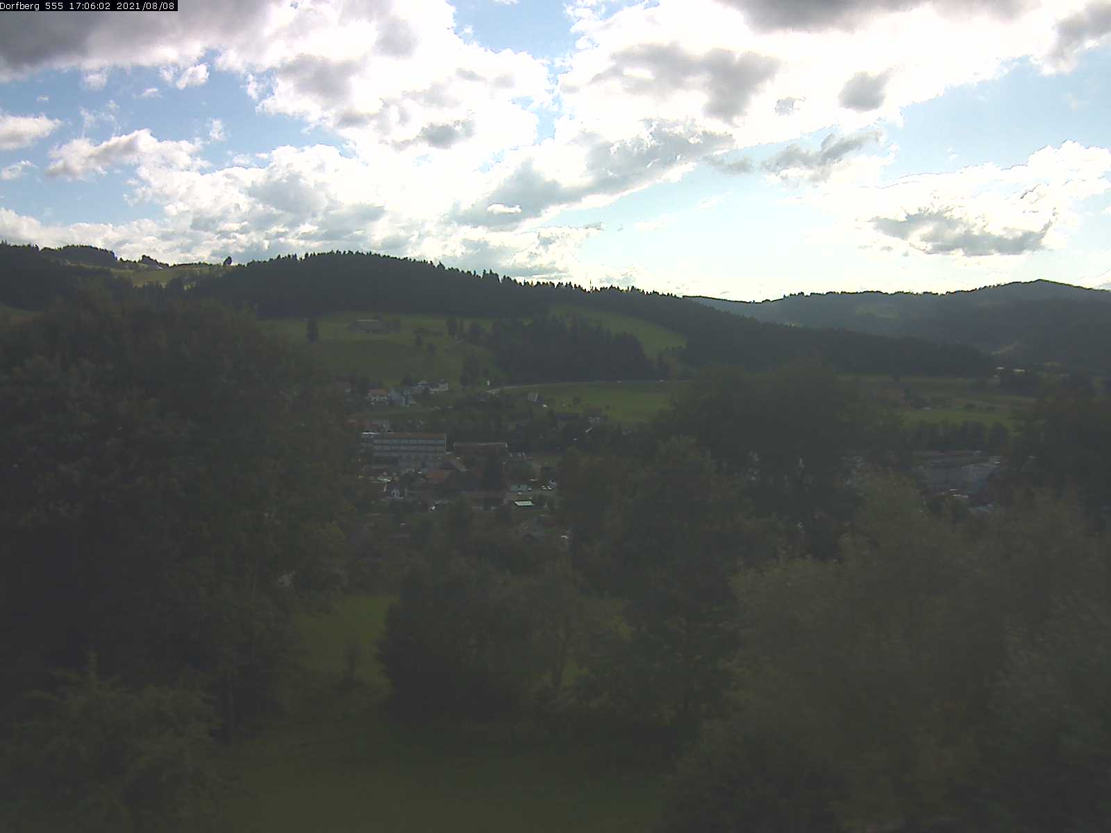 Webcam-Bild: Aussicht vom Dorfberg in Langnau 20210808-170601