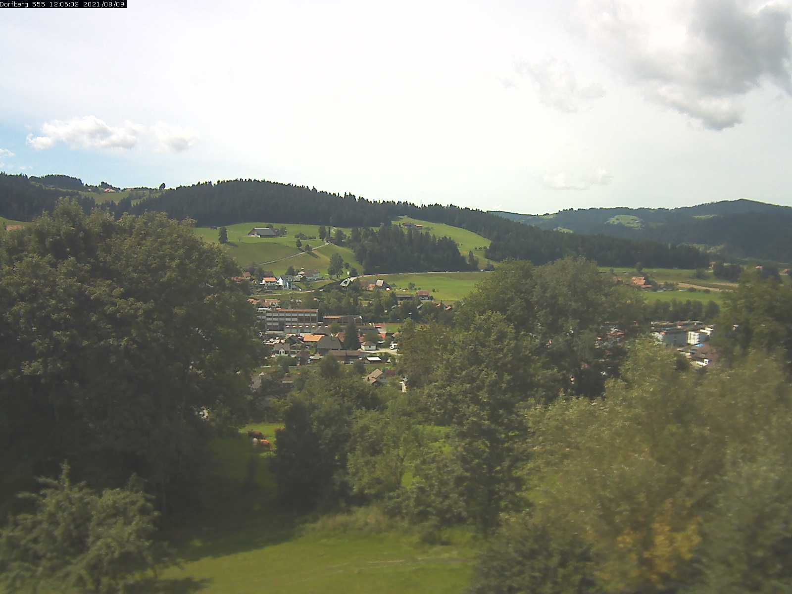 Webcam-Bild: Aussicht vom Dorfberg in Langnau 20210809-120601